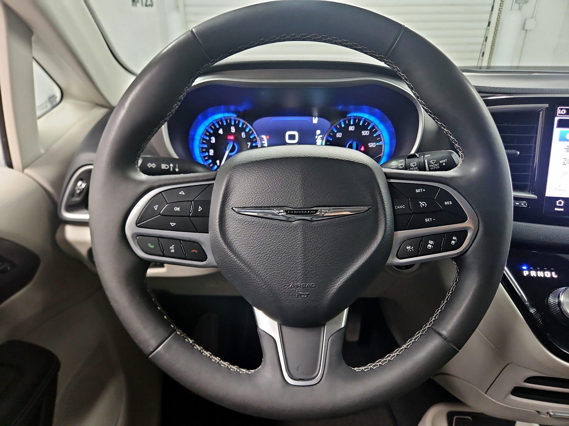 Thumbnail: 2024 Chrysler Pacifica - 10