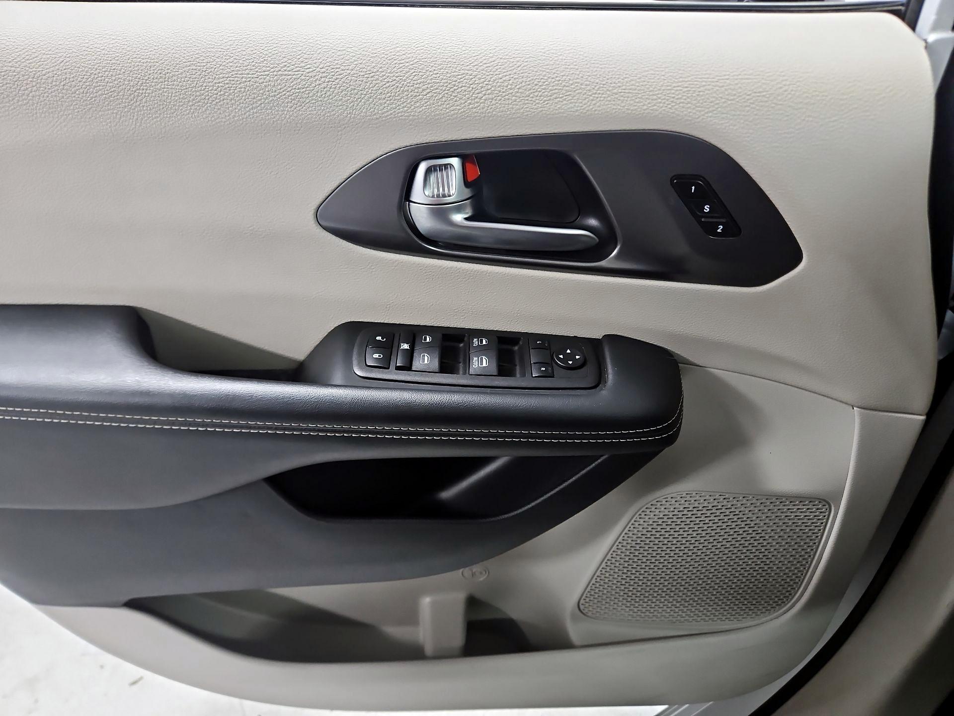 Thumbnail: 2024 Chrysler Pacifica - 12