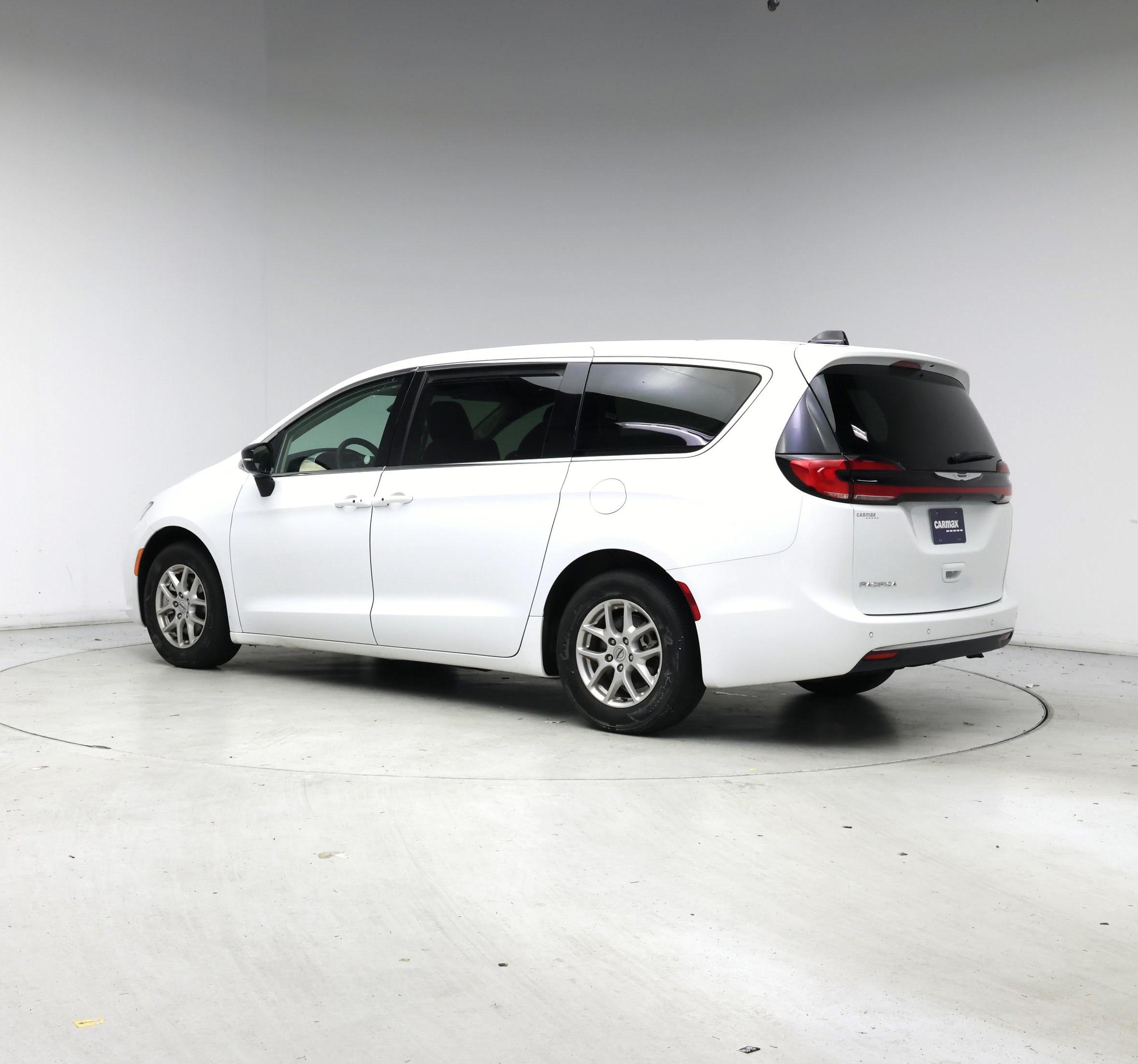 Thumbnail: 2024 Chrysler Pacifica - 2