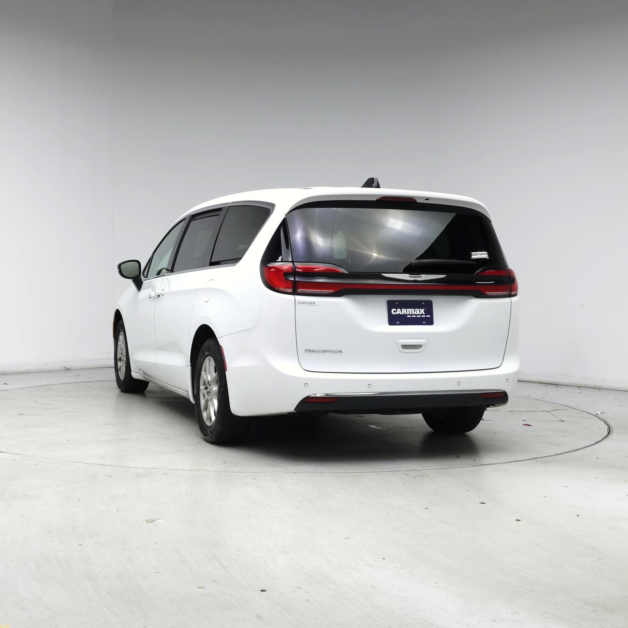 Thumbnail: 2024 Chrysler Pacifica - 6