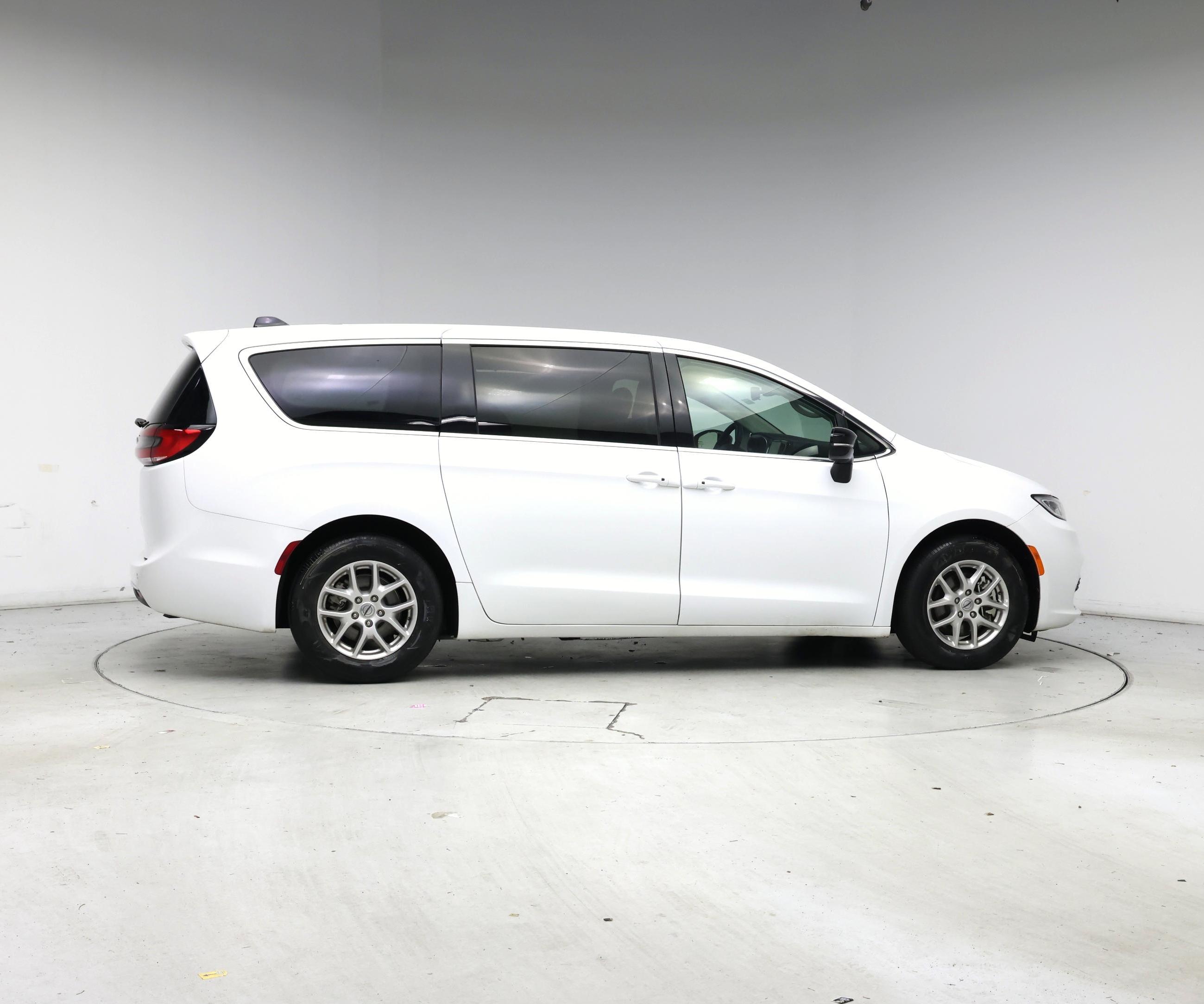 Thumbnail: 2024 Chrysler Pacifica - 7