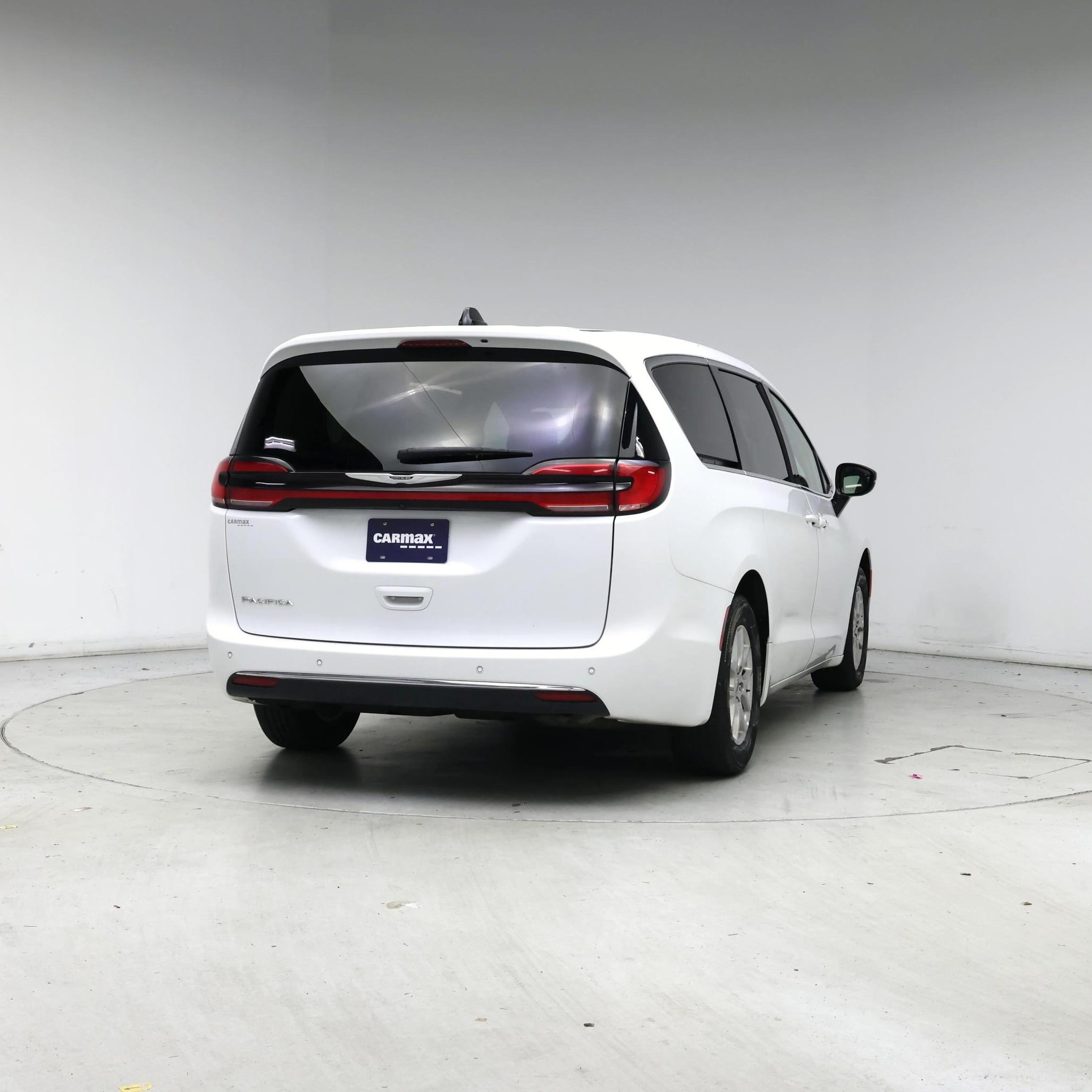 Thumbnail: 2024 Chrysler Pacifica - 8