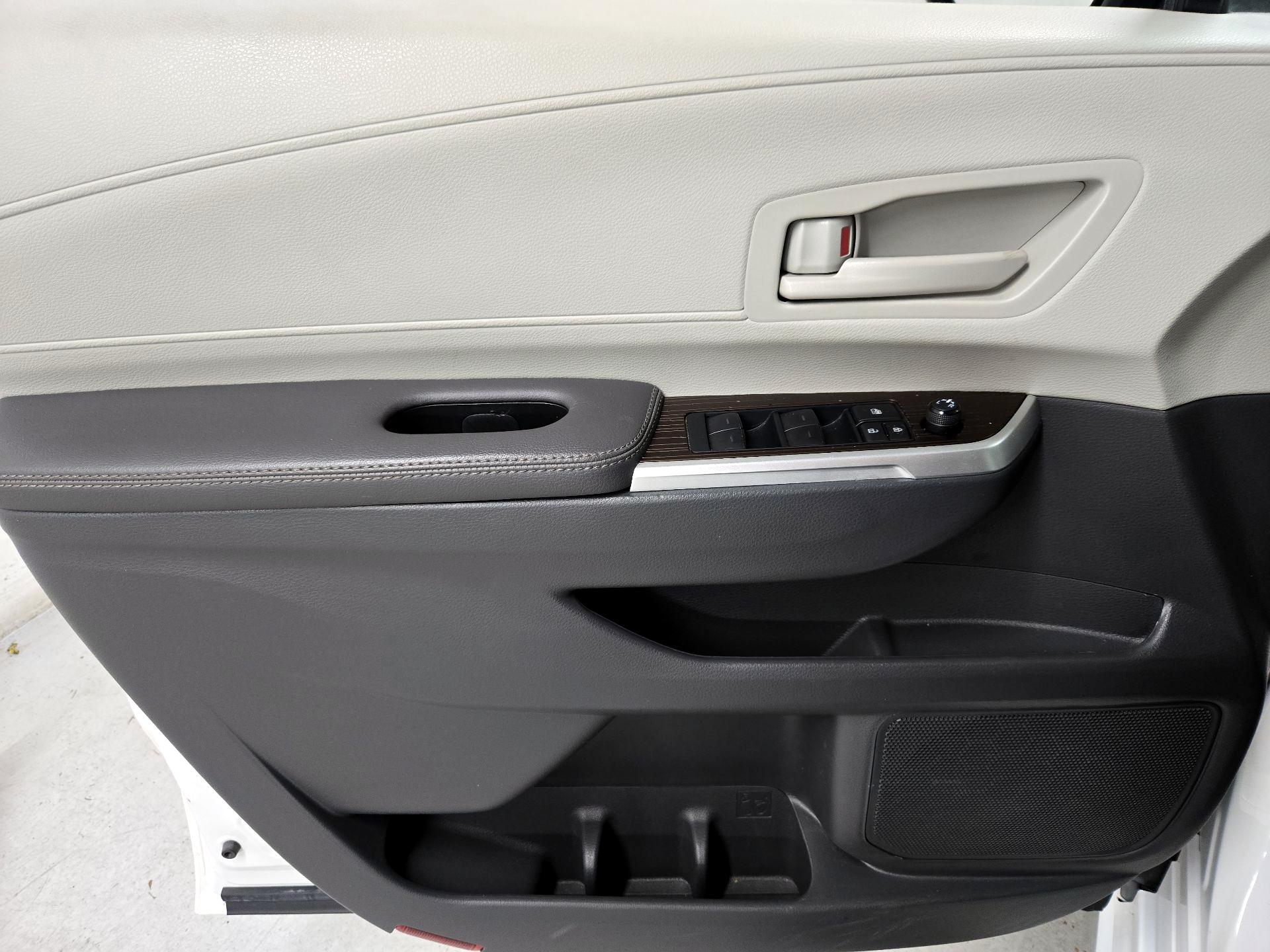 Thumbnail: 2024 Toyota Sienna - 12