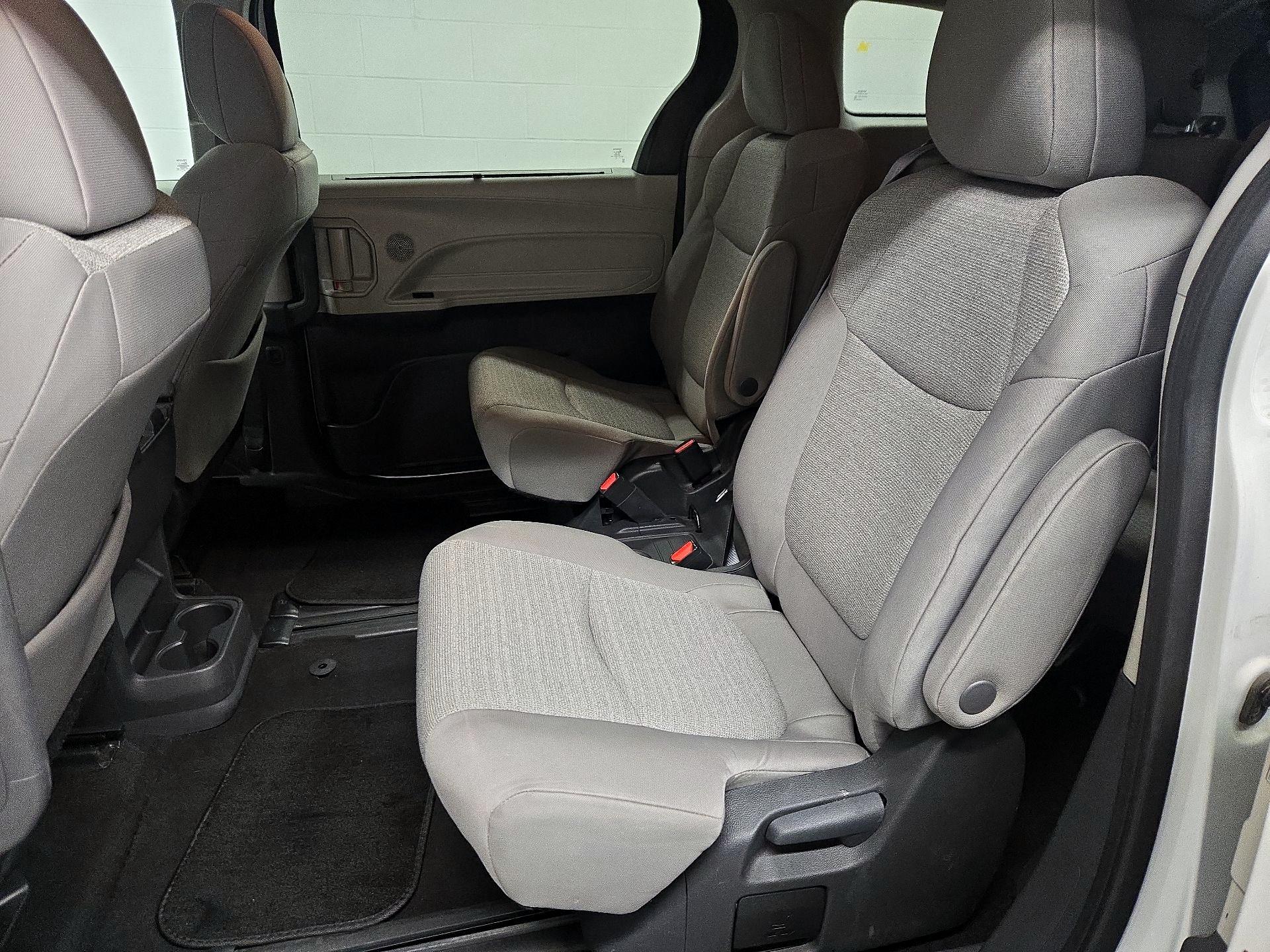 Thumbnail: 2024 Toyota Sienna - 19