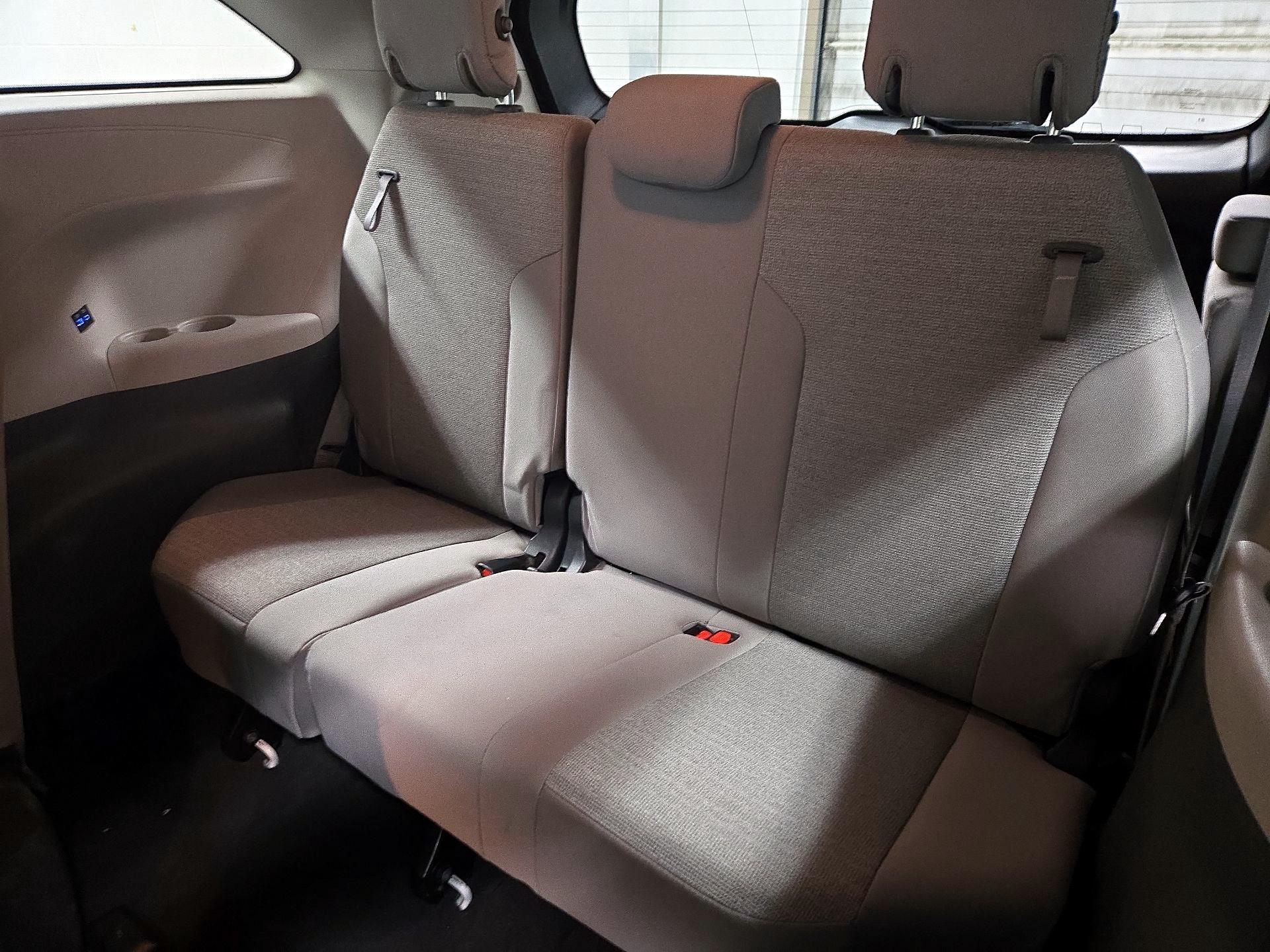 Thumbnail: 2024 Toyota Sienna - 20