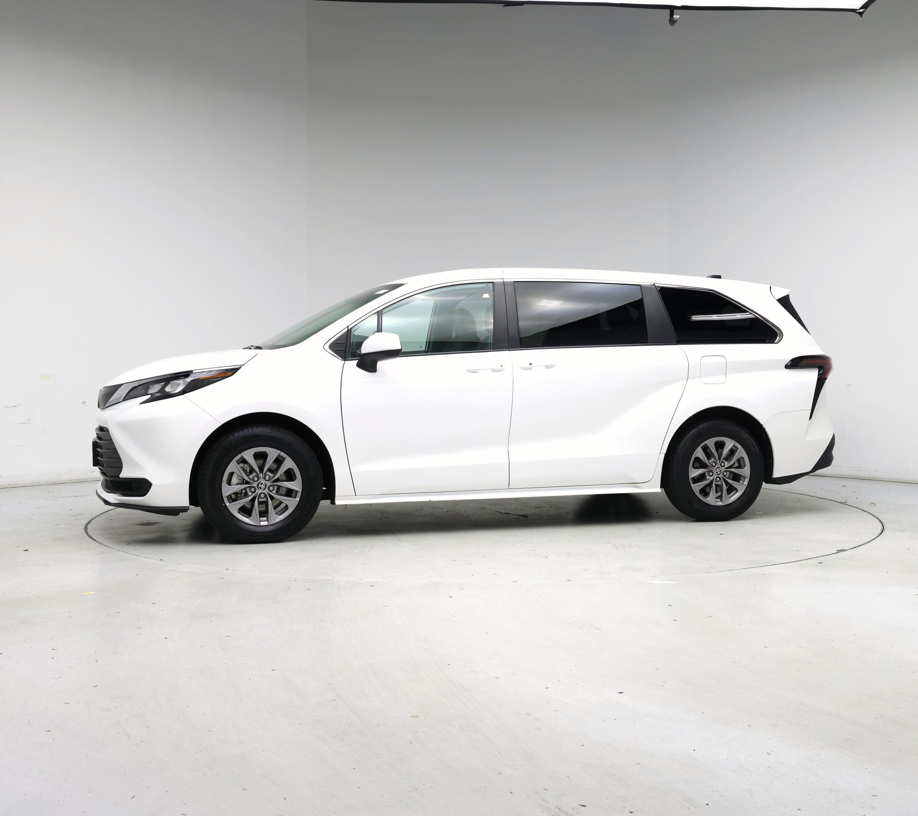 Thumbnail: 2024 Toyota Sienna - 3