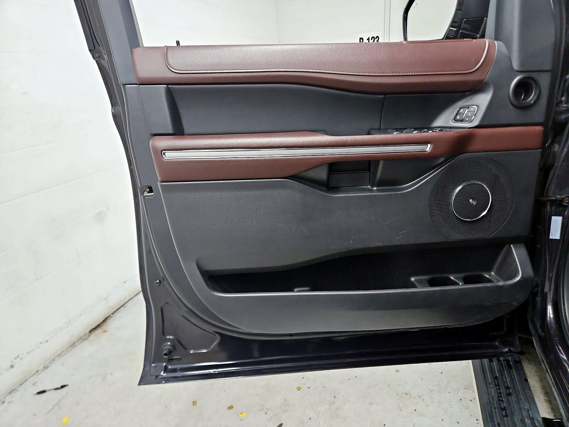 Thumbnail: 2023 Ford Expedition - 12