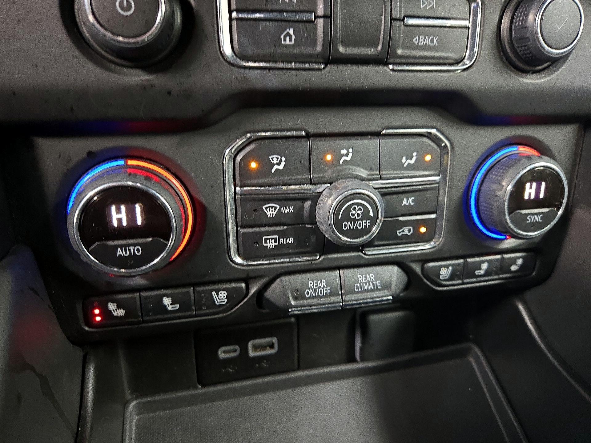 Thumbnail: 2023 Chevrolet Suburban - 17