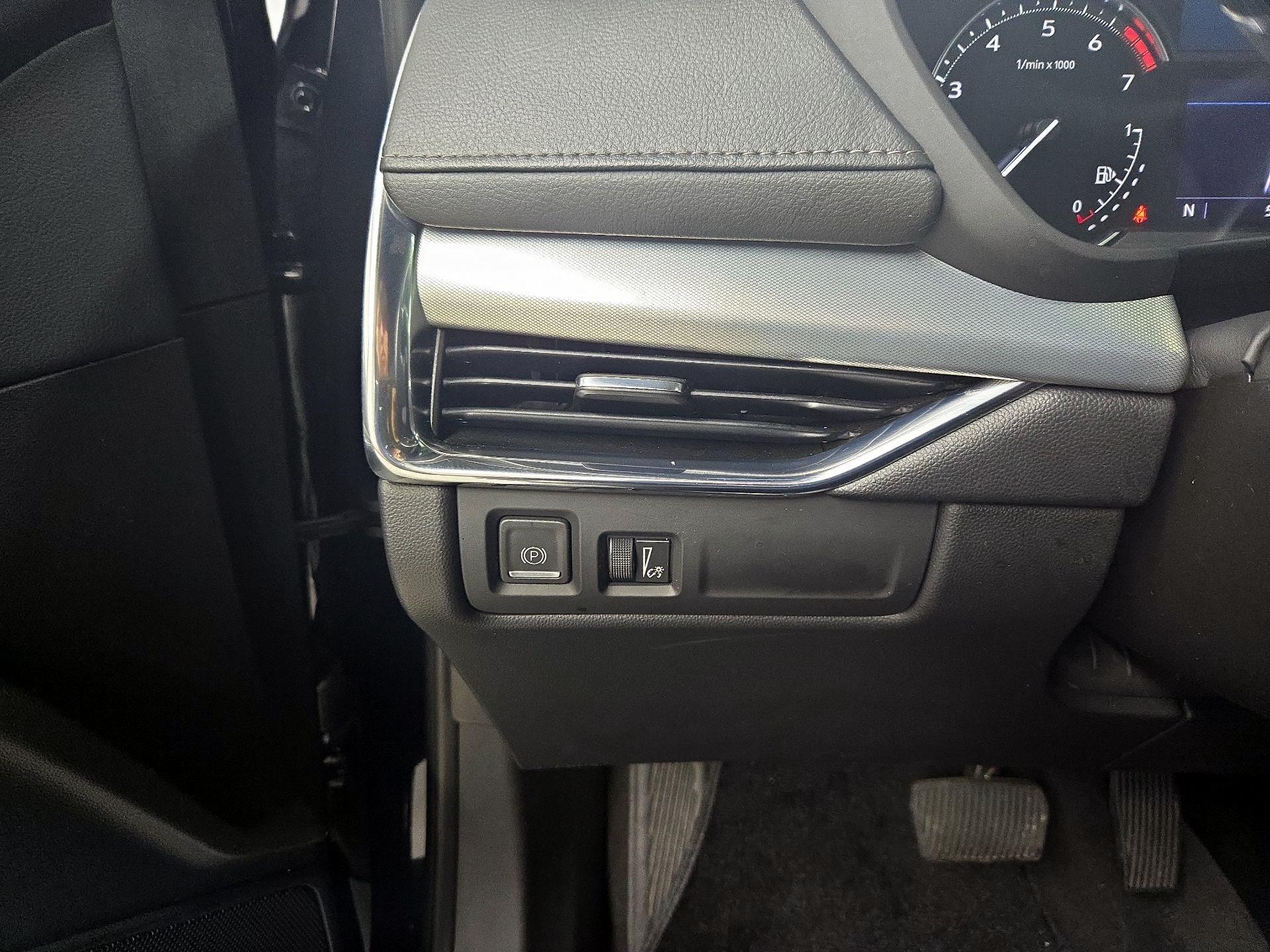 Thumbnail: 2023 Cadillac XT4 - 13