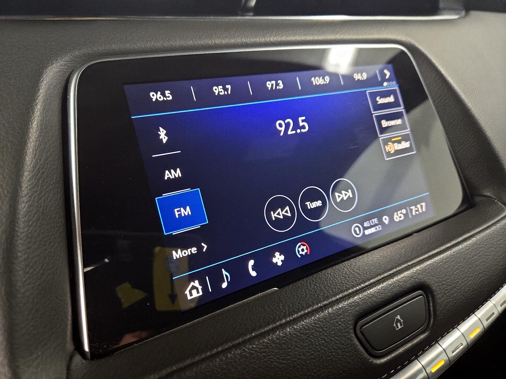 Thumbnail: 2023 Cadillac XT4 - 15