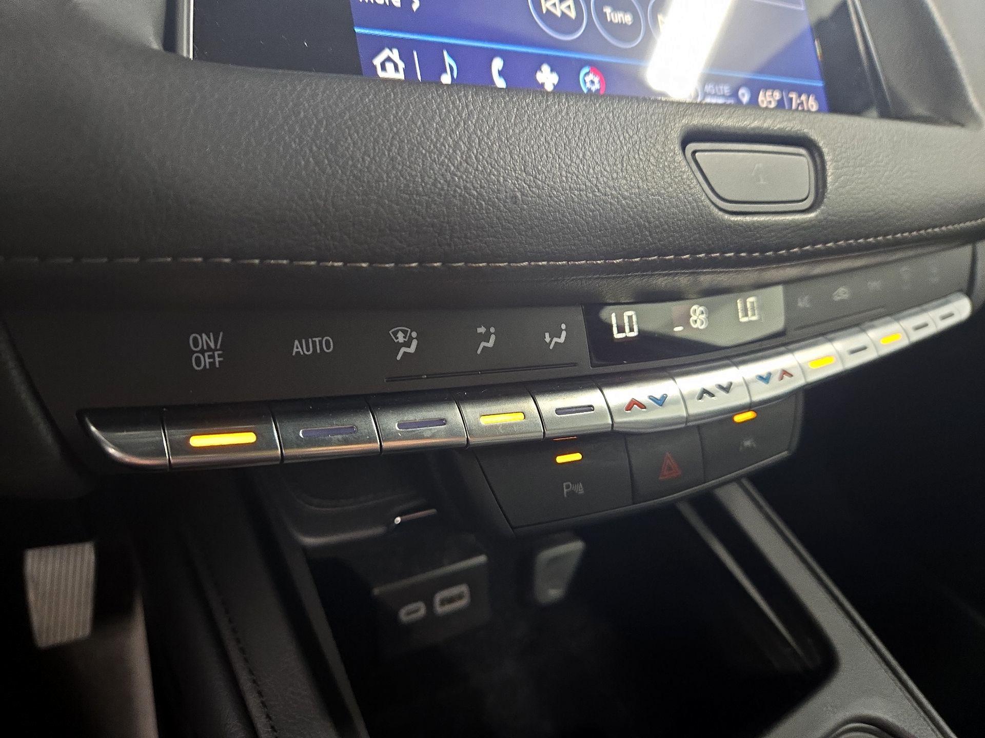 Thumbnail: 2023 Cadillac XT4 - 16