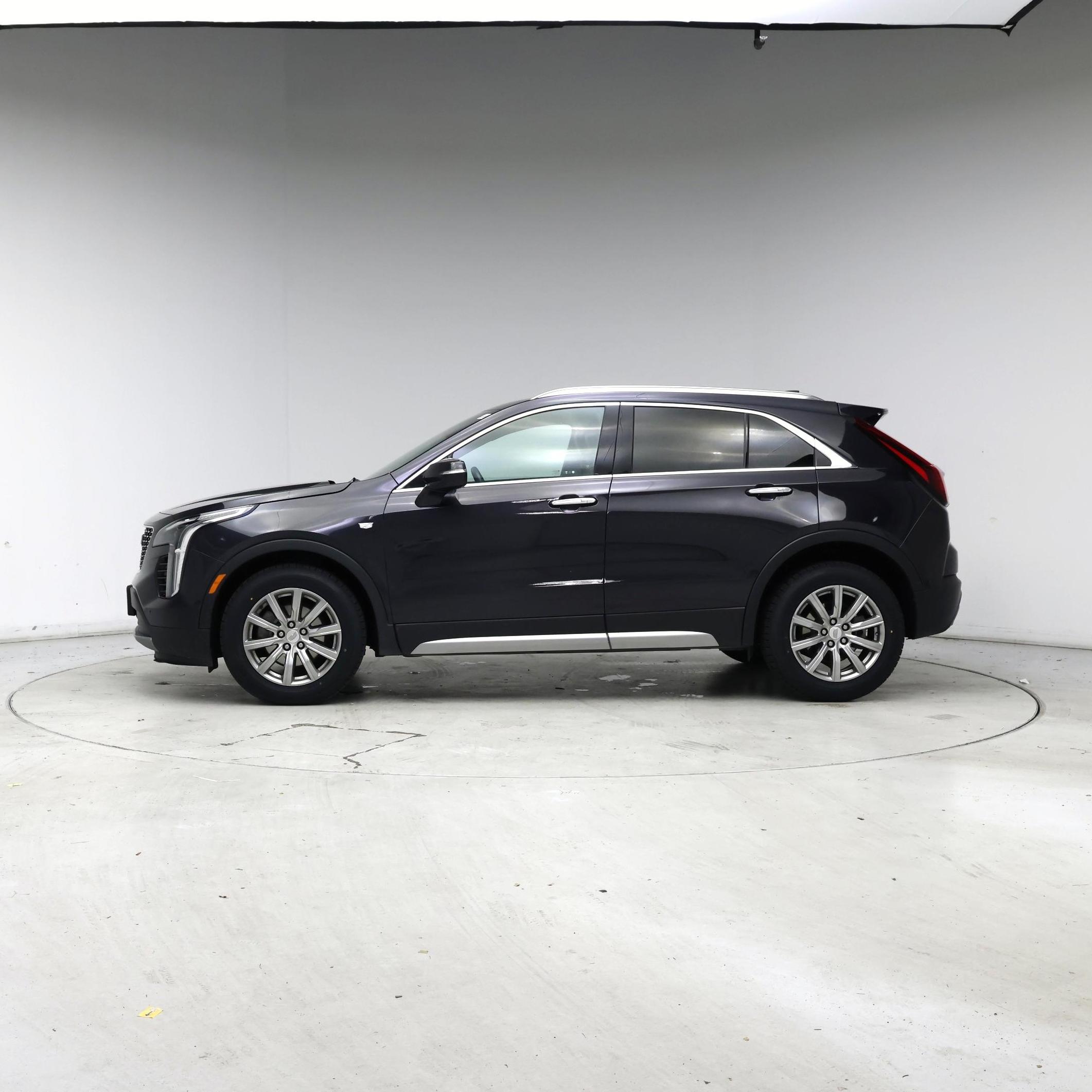 Thumbnail: 2023 Cadillac XT4 - 3