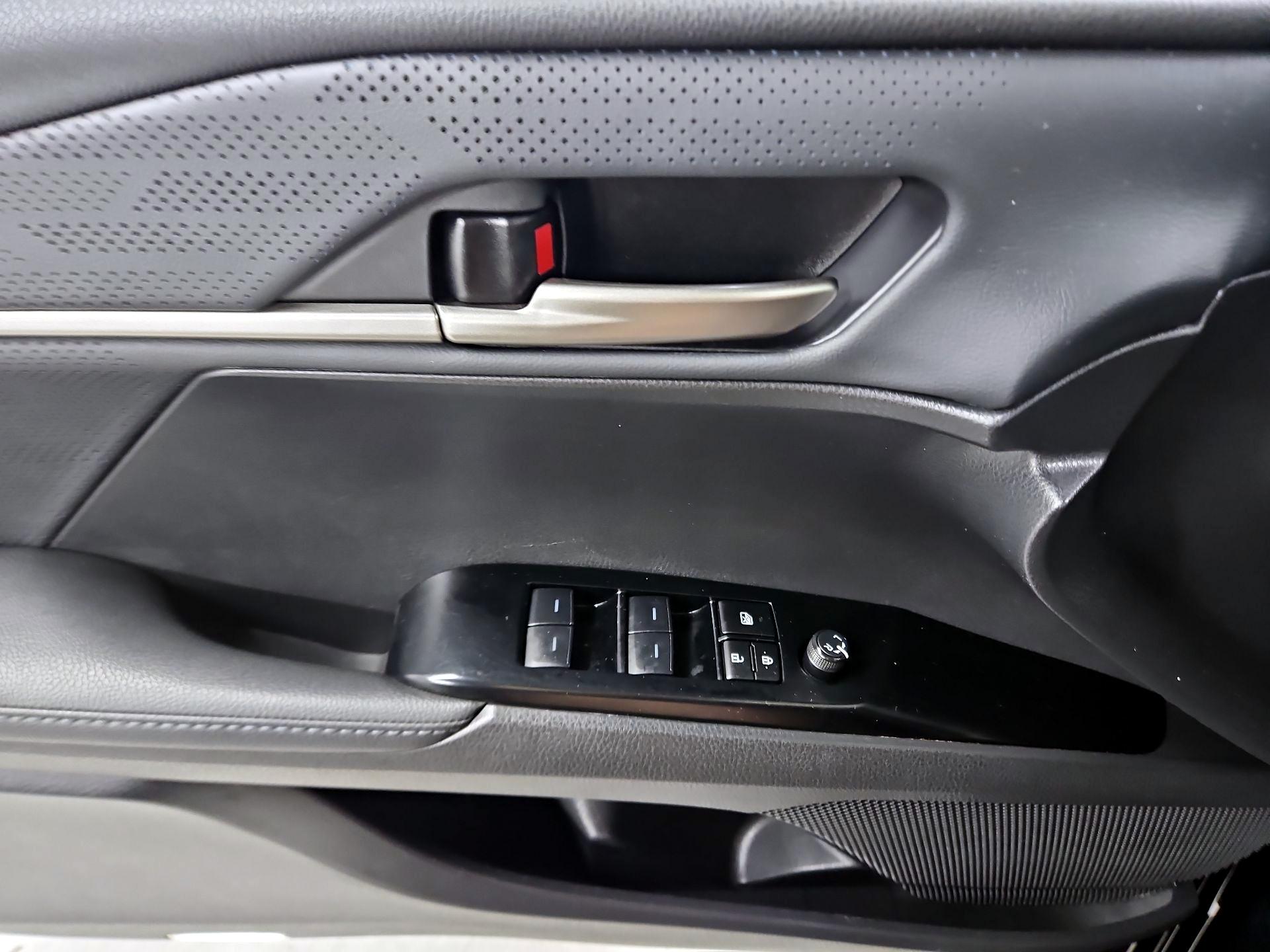 Thumbnail: 2025 Toyota Camry - 12