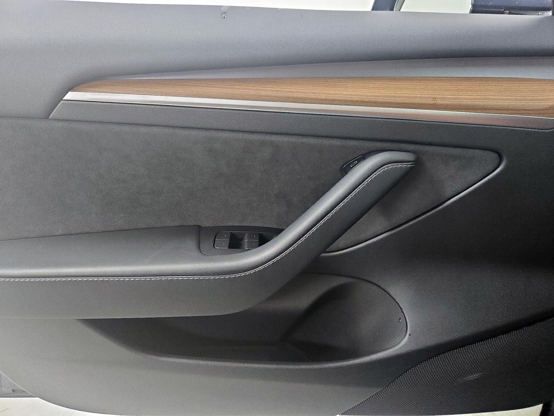 Thumbnail: 2022 Tesla Model 3 - 12