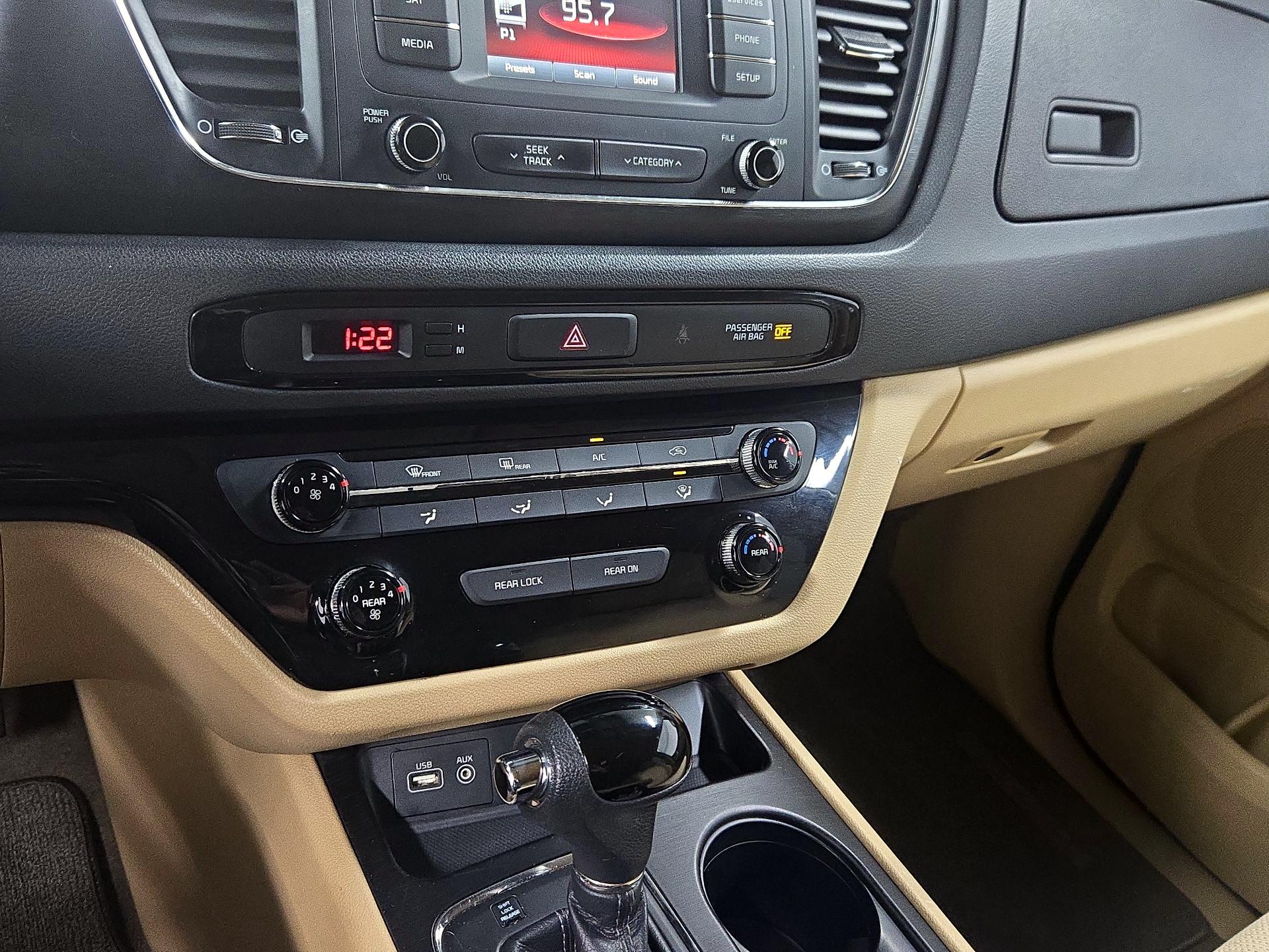 Thumbnail: 2016 Kia Sedona - 16