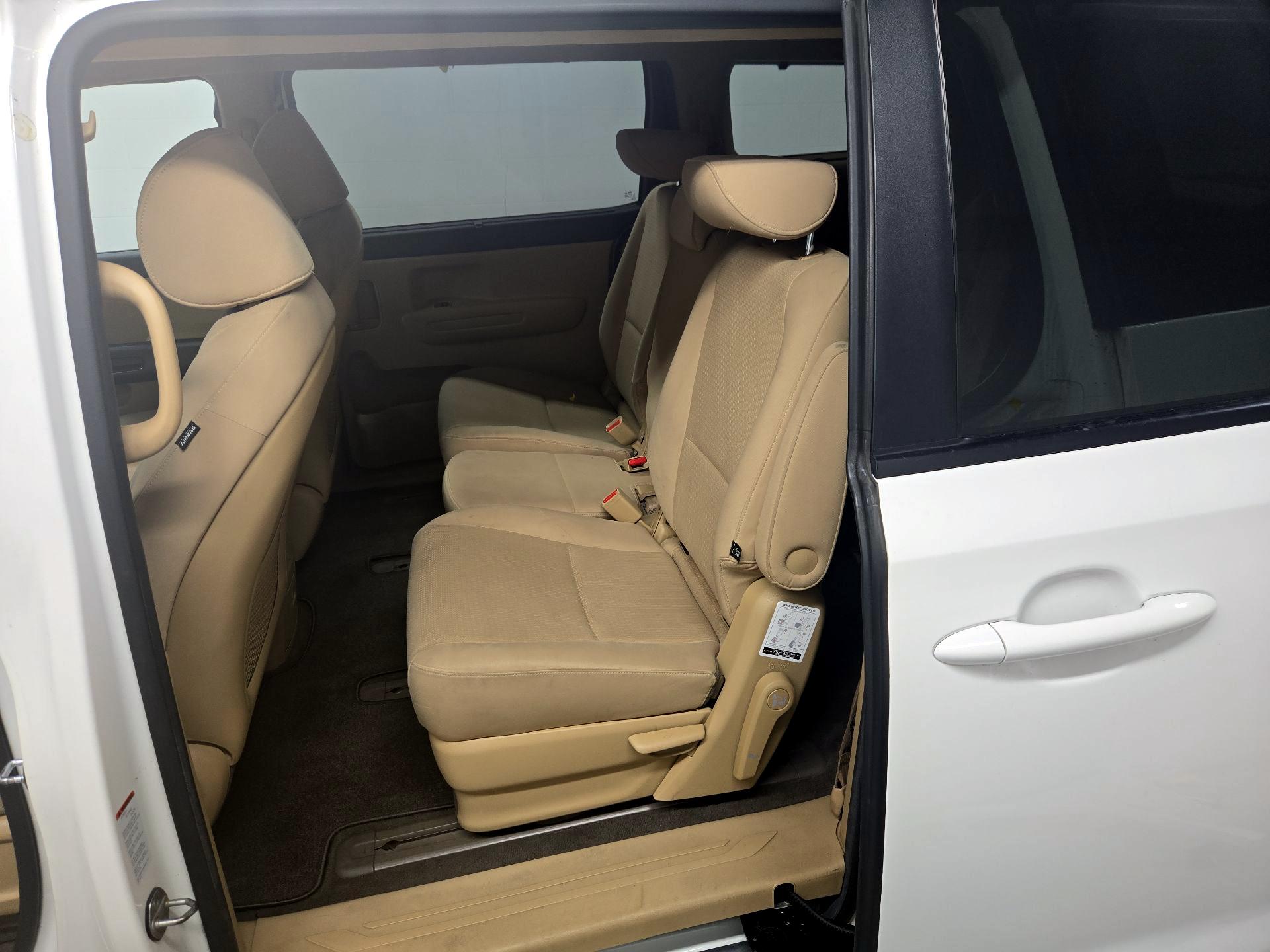 Thumbnail: 2016 Kia Sedona - 19