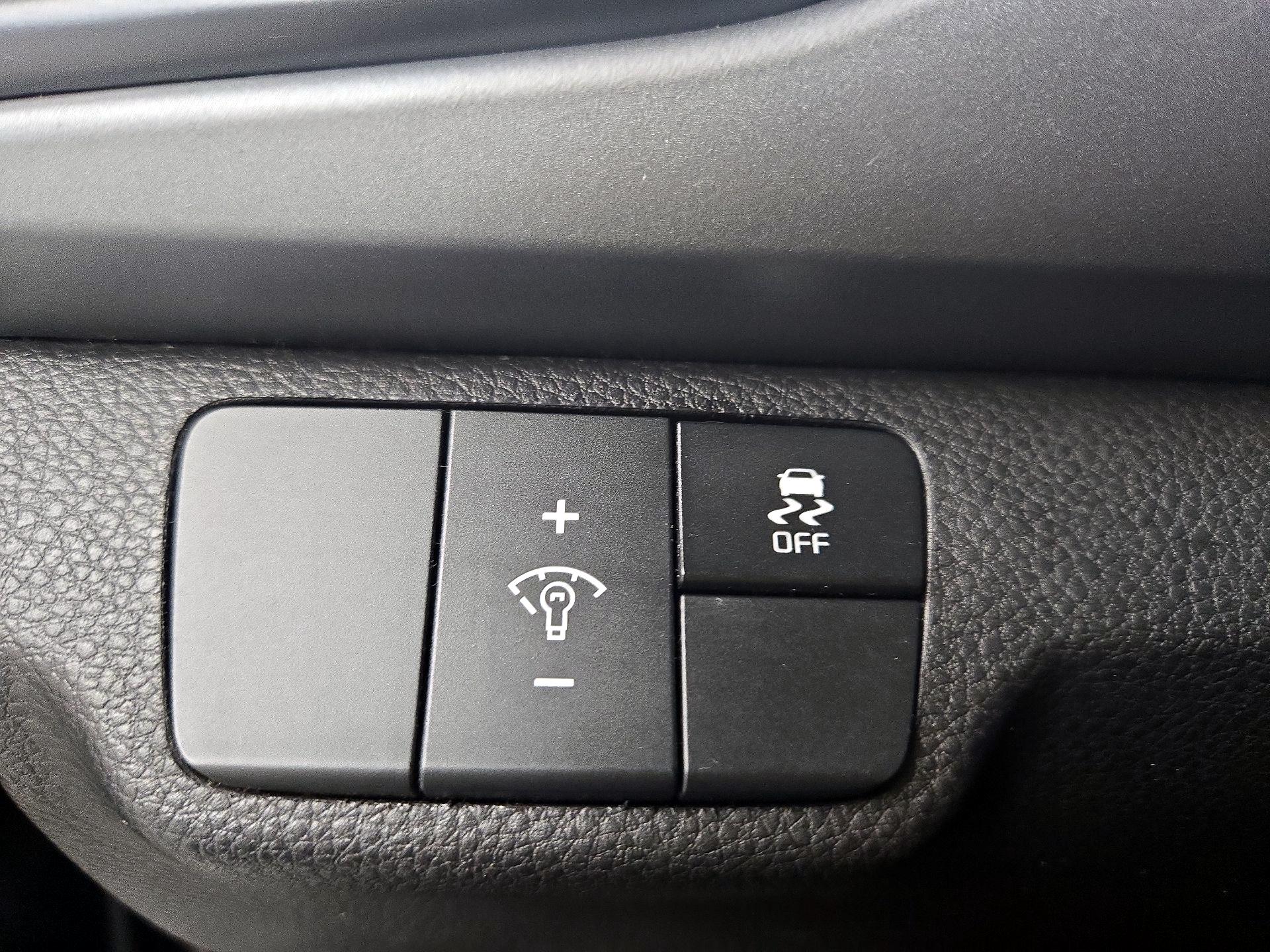 Thumbnail: 2021 Kia Rio5 - 13