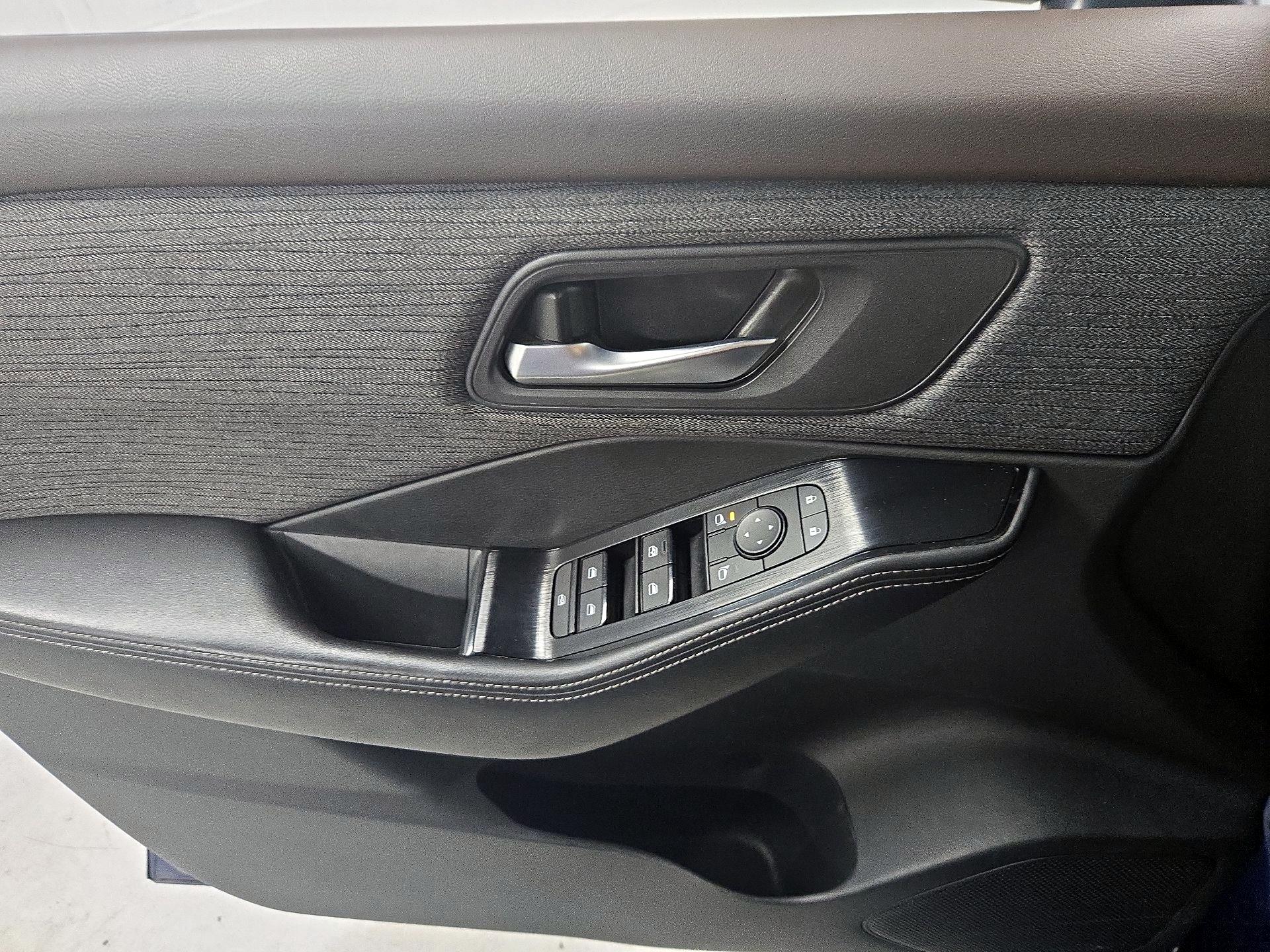 Thumbnail: 2022 Nissan Rogue - 12