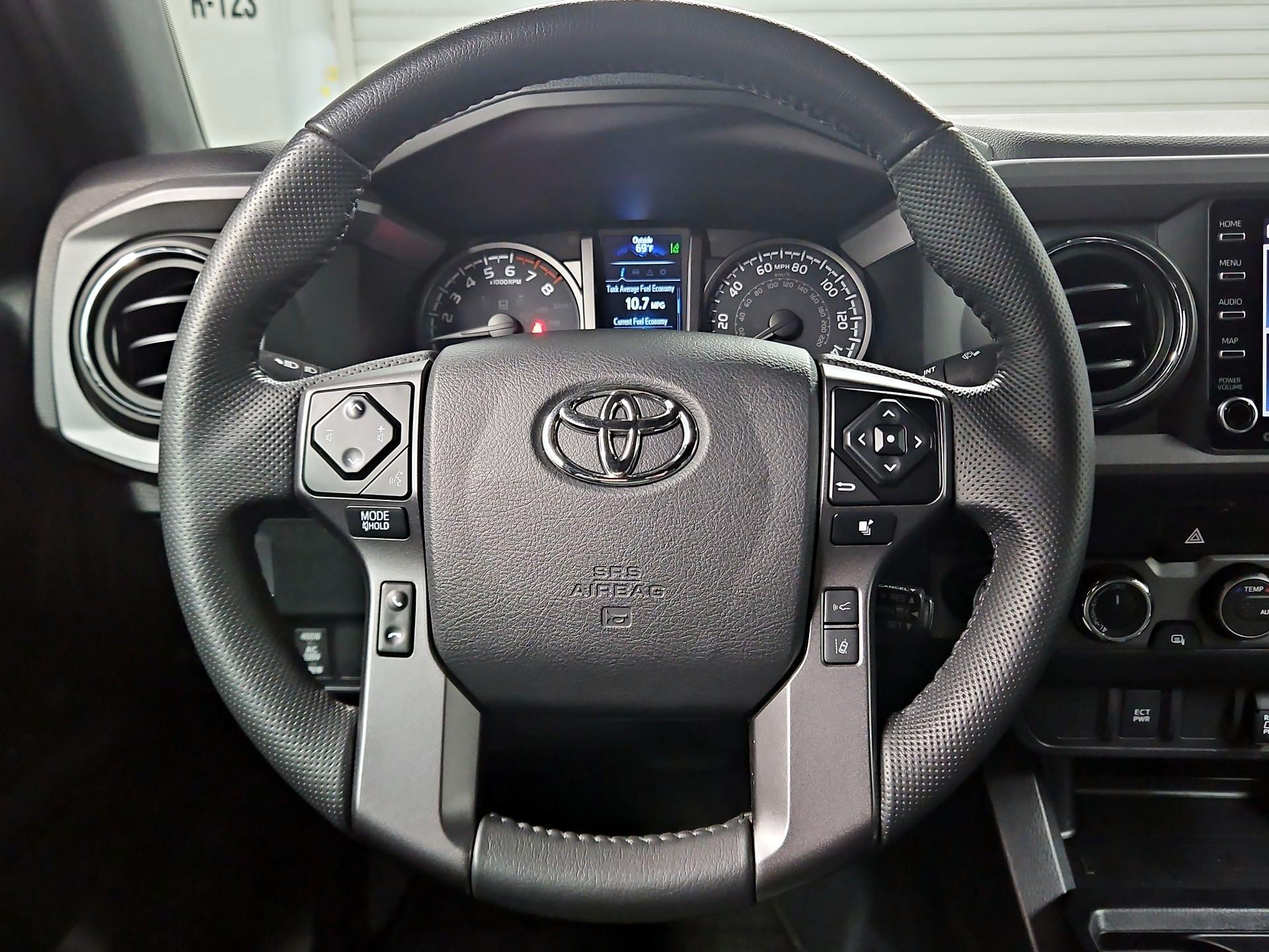 Thumbnail: 2022 Toyota Tacoma - 10