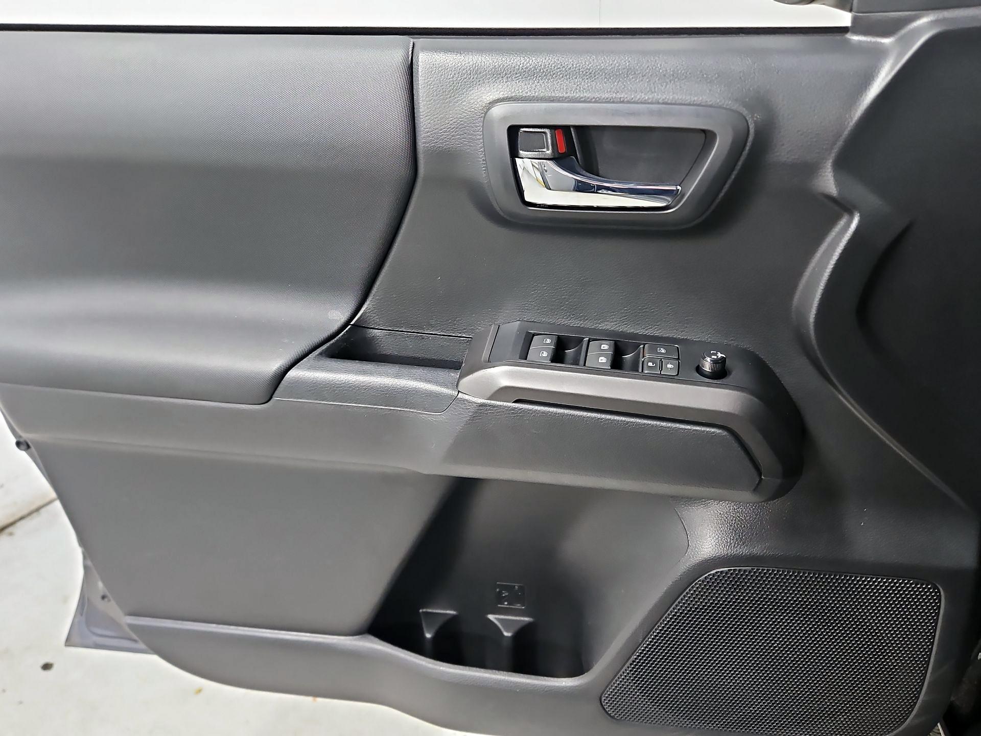 Thumbnail: 2022 Toyota Tacoma - 12