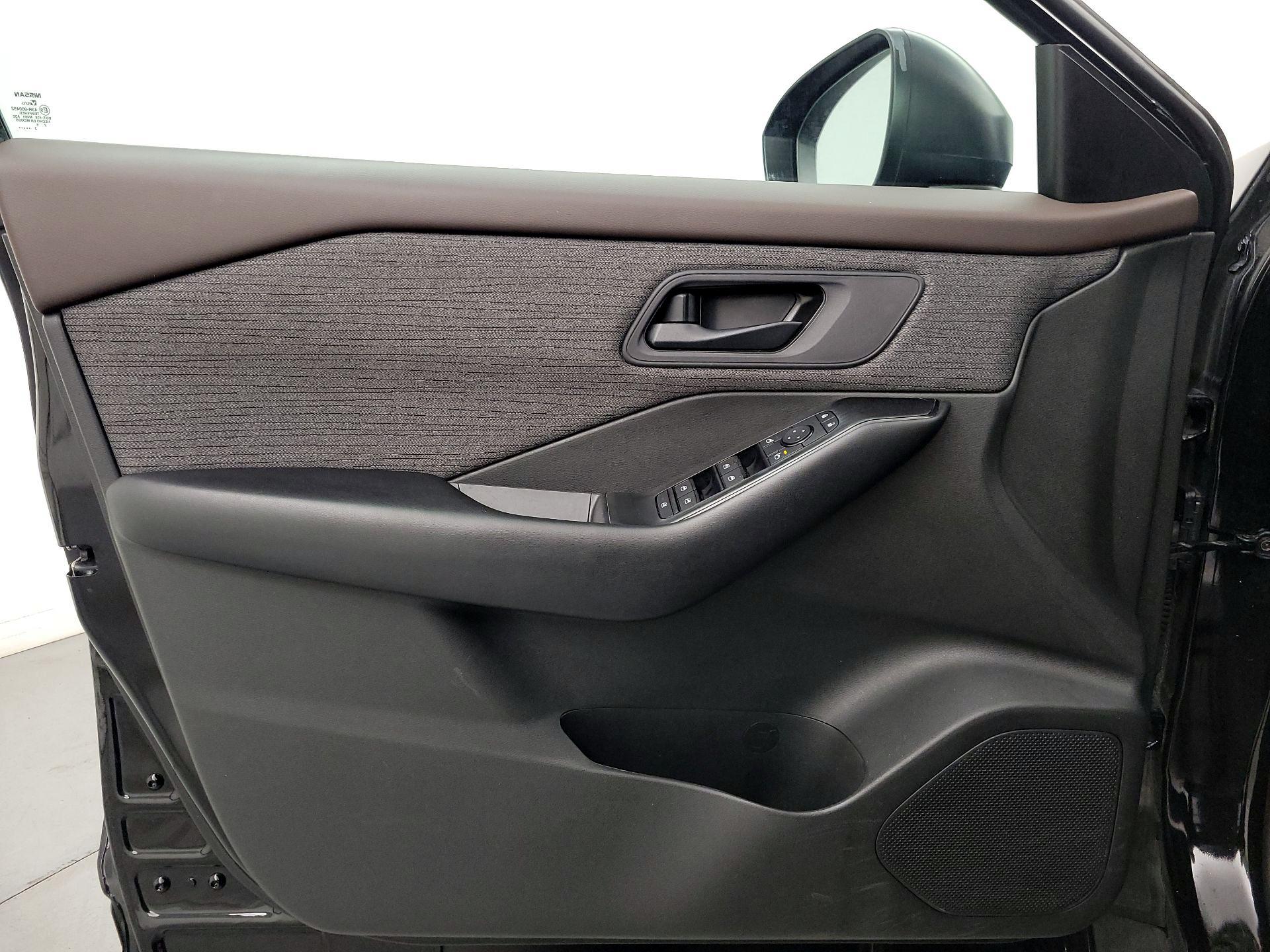 Thumbnail: 2023 Nissan Rogue - 12