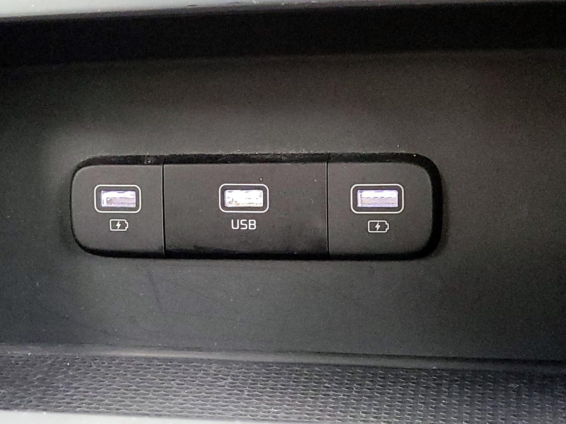 Thumbnail: 2024 Kia Carnival - 18