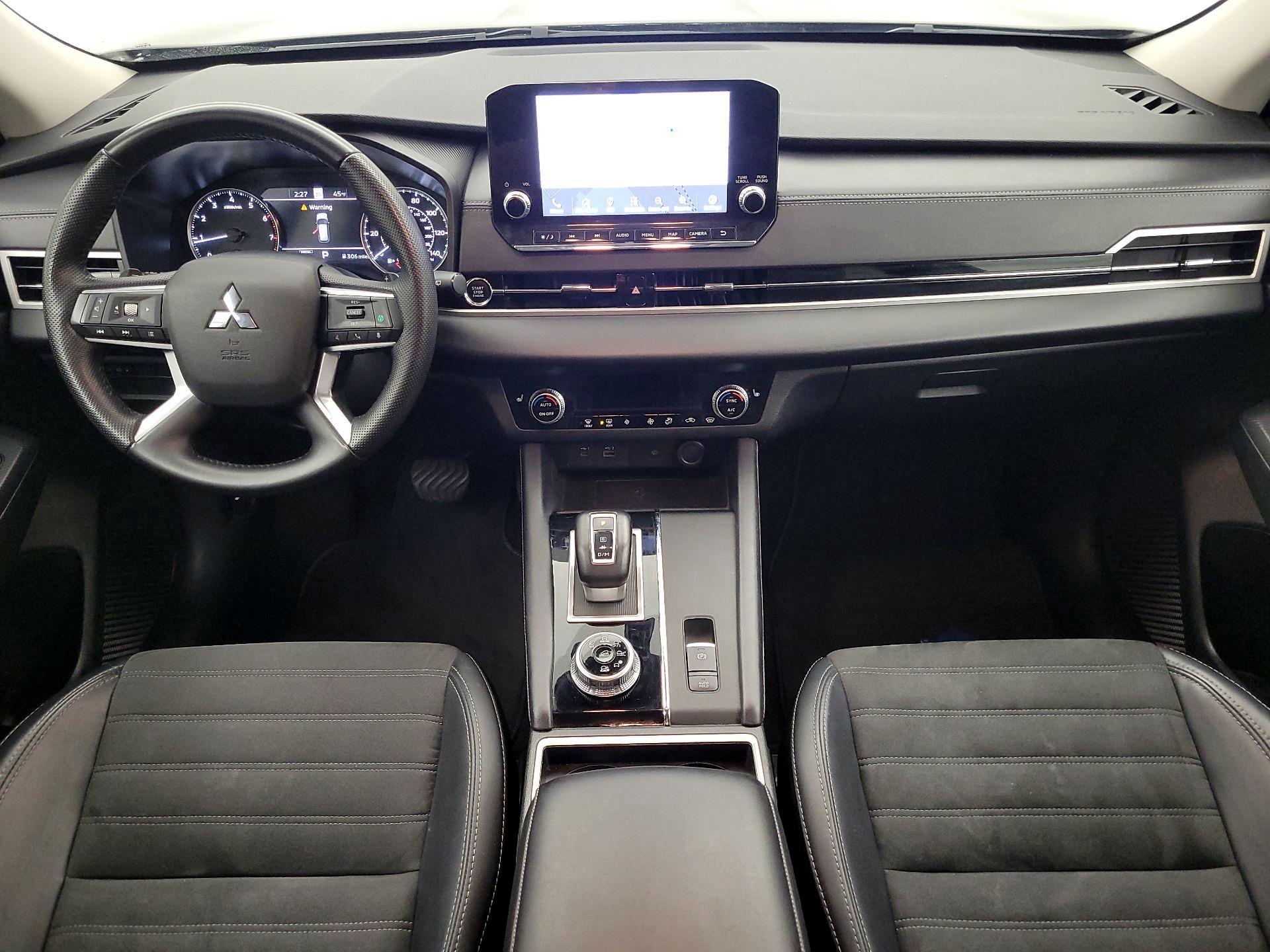 Thumbnail: 2024 Mitsubishi Outlander - 9