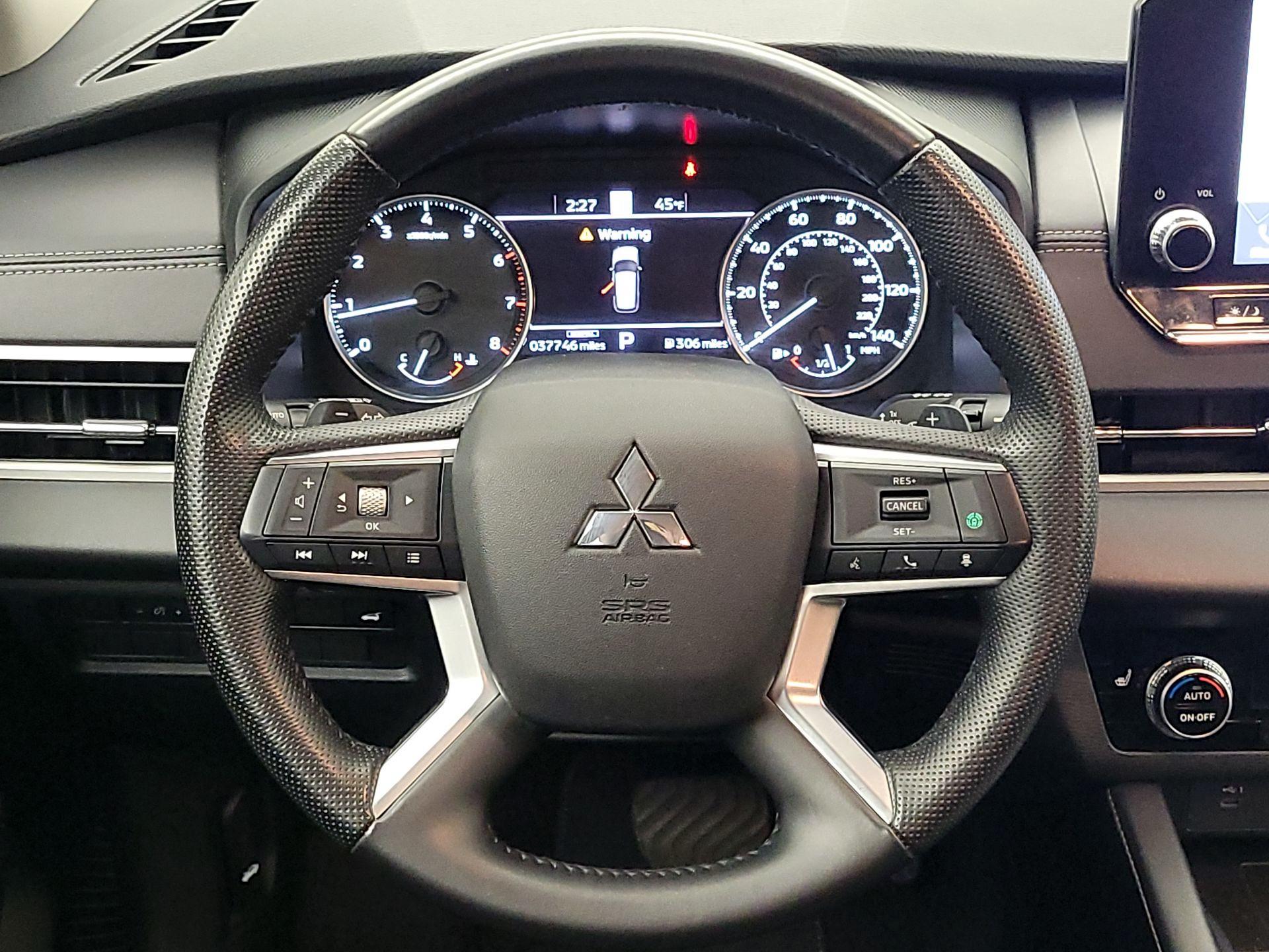 Thumbnail: 2024 Mitsubishi Outlander - 10