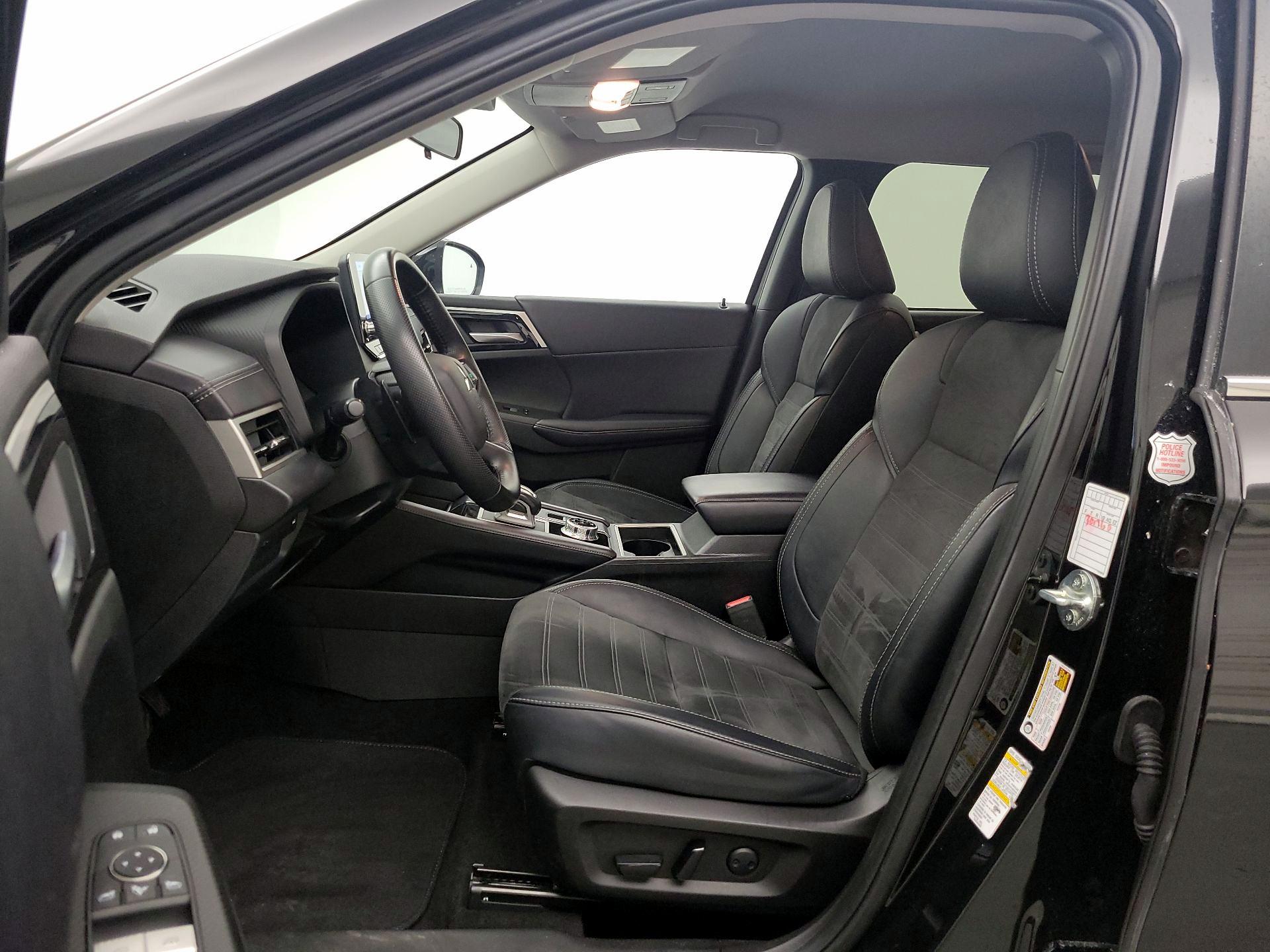 Thumbnail: 2024 Mitsubishi Outlander - 11