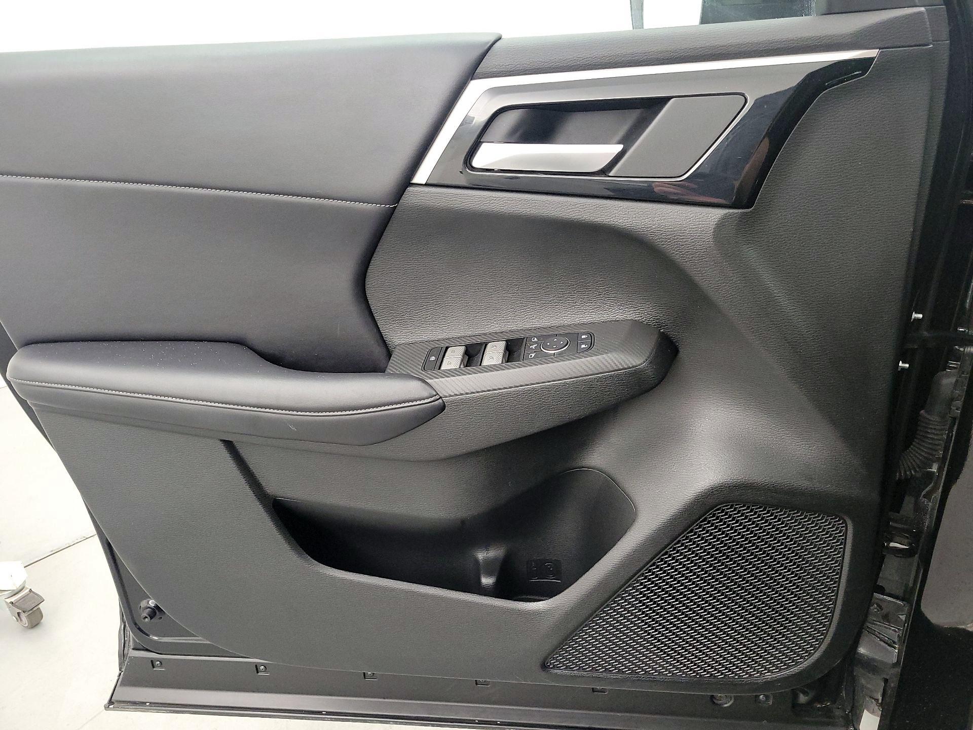 Thumbnail: 2024 Mitsubishi Outlander - 12