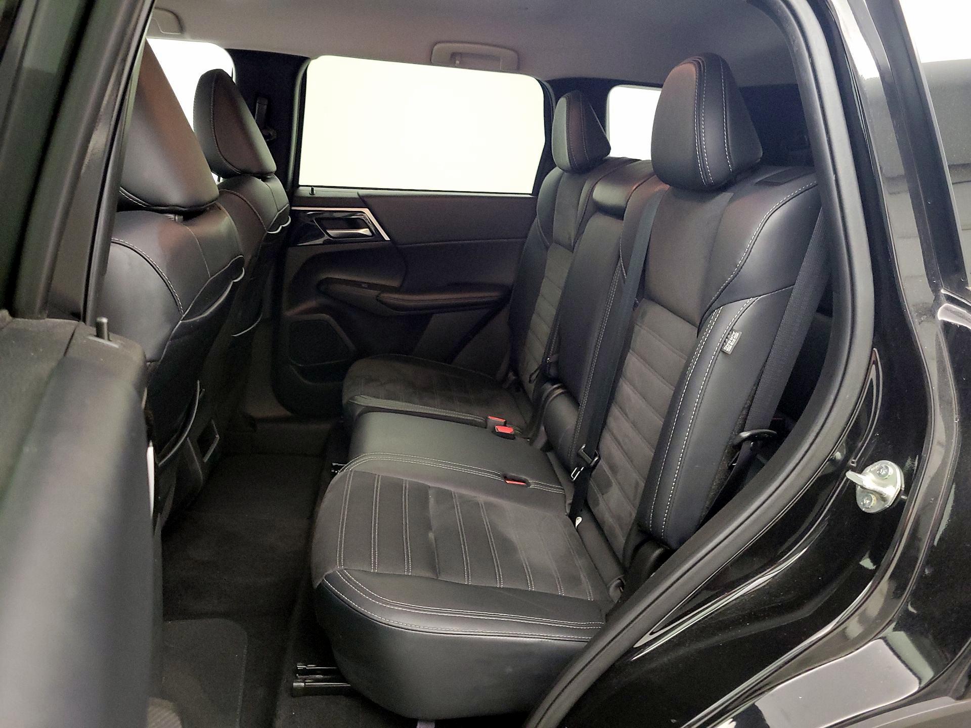 Thumbnail: 2024 Mitsubishi Outlander - 20