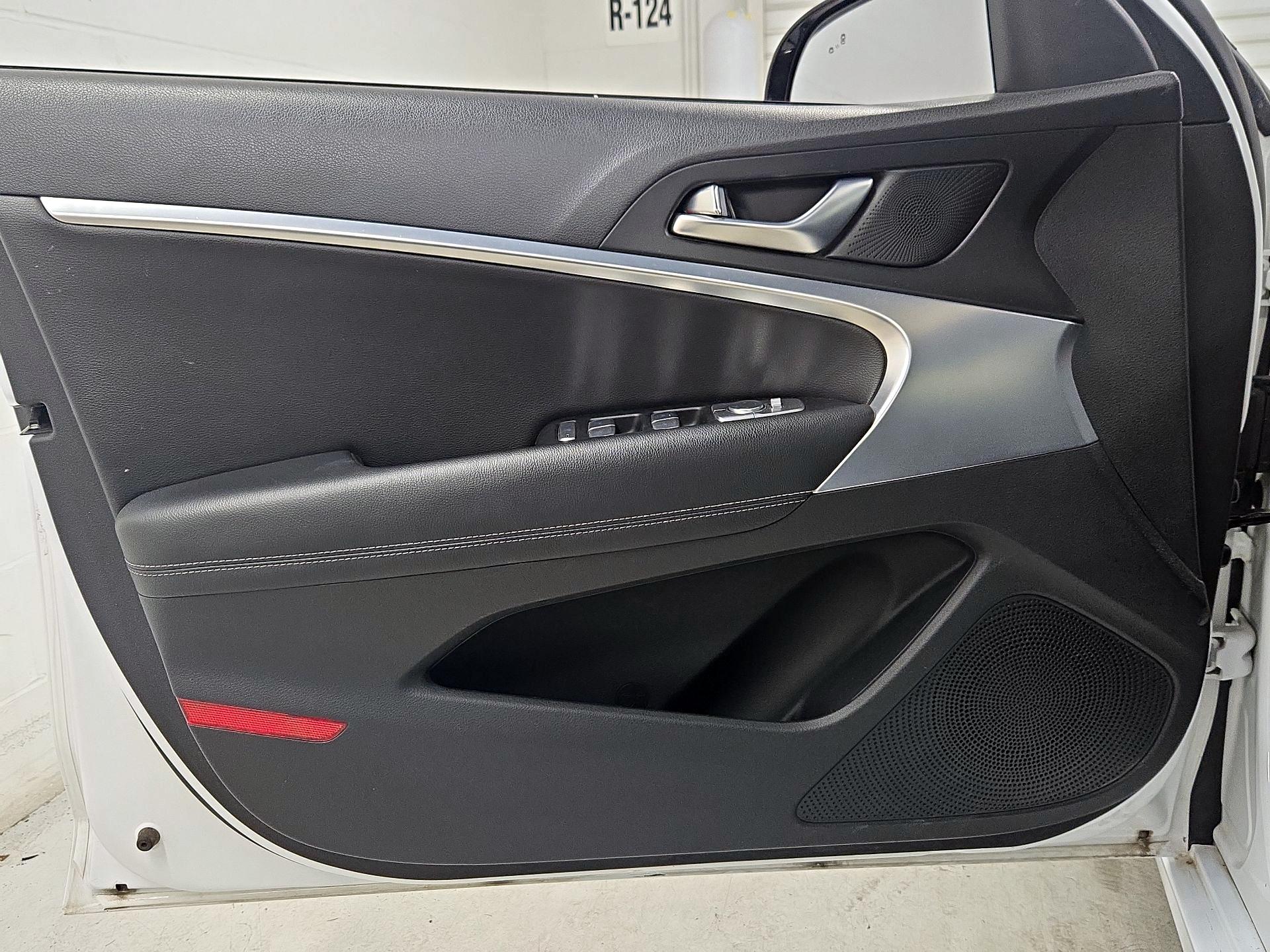 Thumbnail: 2023 Genesis G70 - 12