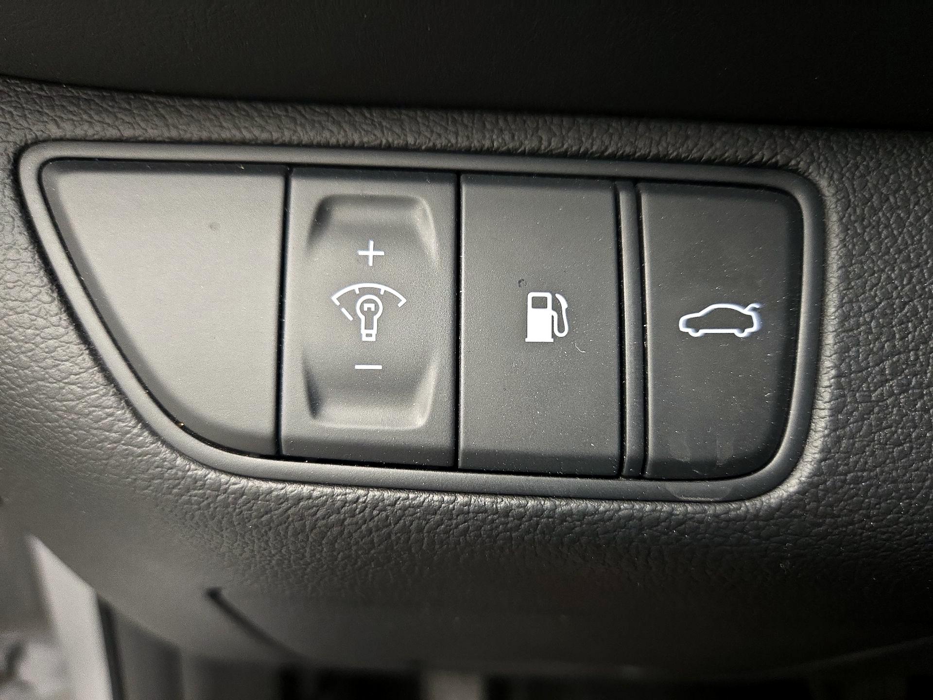 Thumbnail: 2023 Genesis G70 - 13