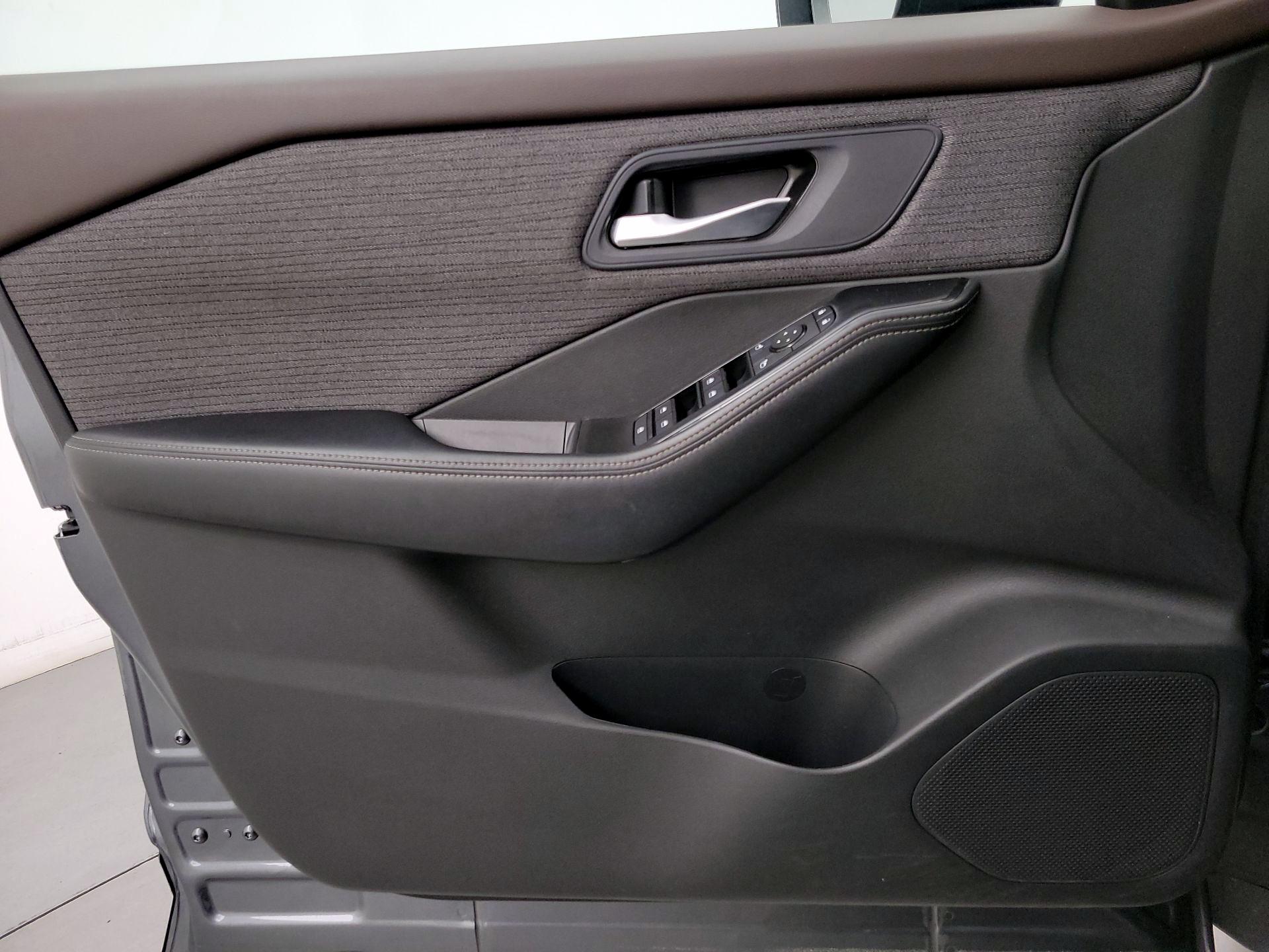 Thumbnail: 2023 Nissan Rogue - 12