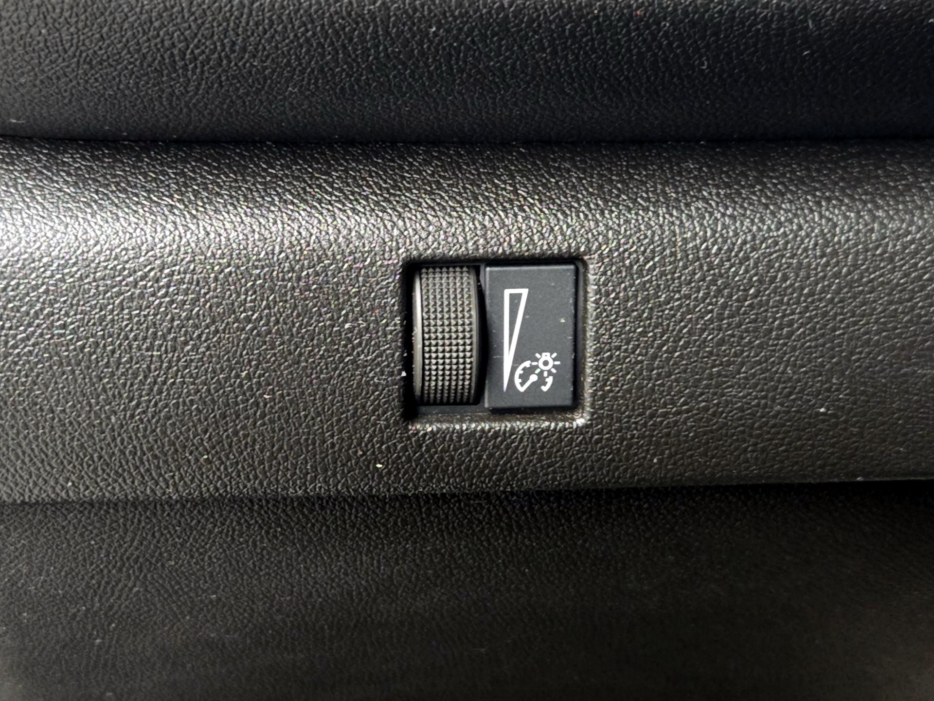 Thumbnail: 2023 Chevrolet Colorado - 13