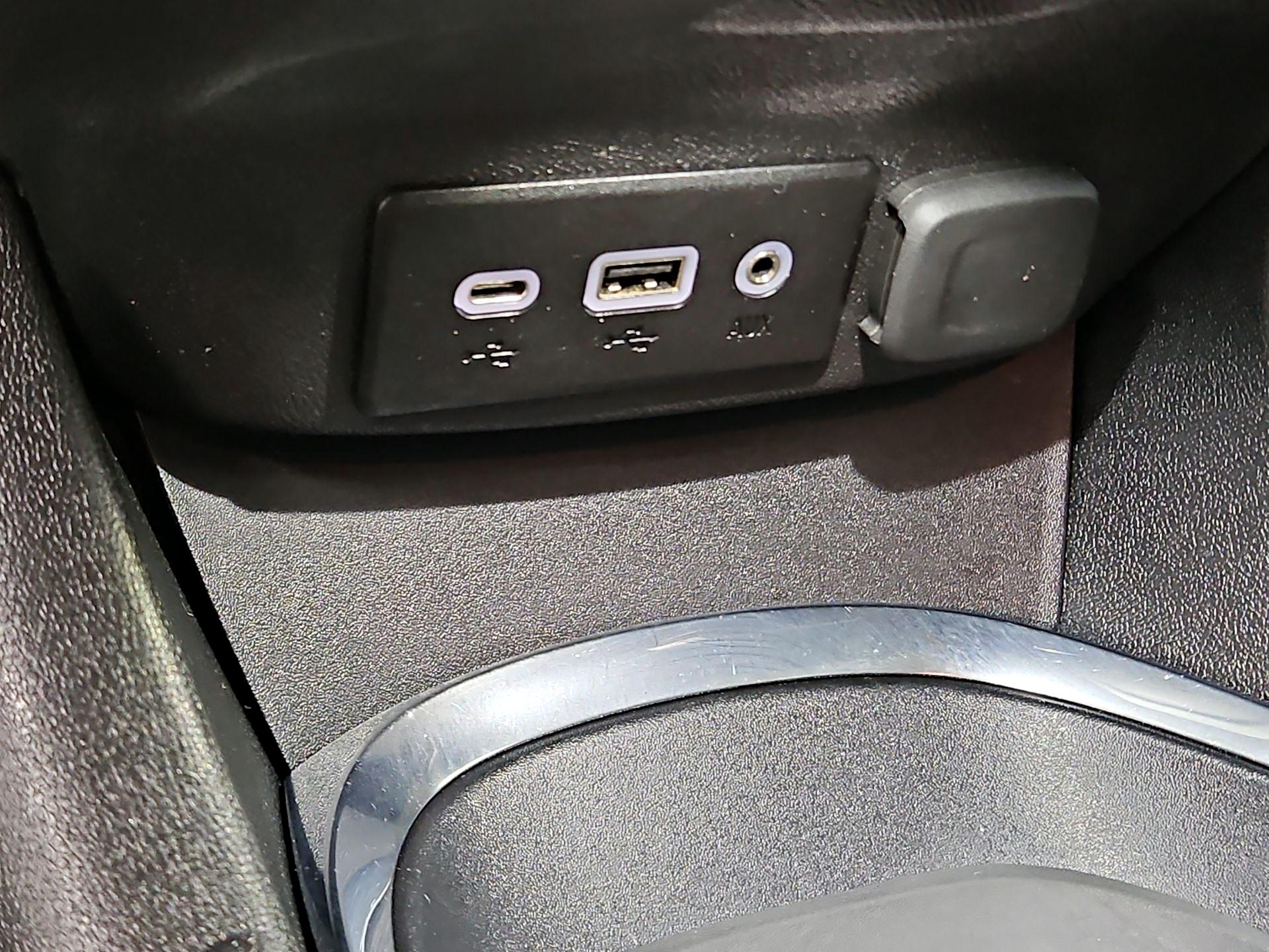 Thumbnail: 2023 Chevrolet Malibu - 18