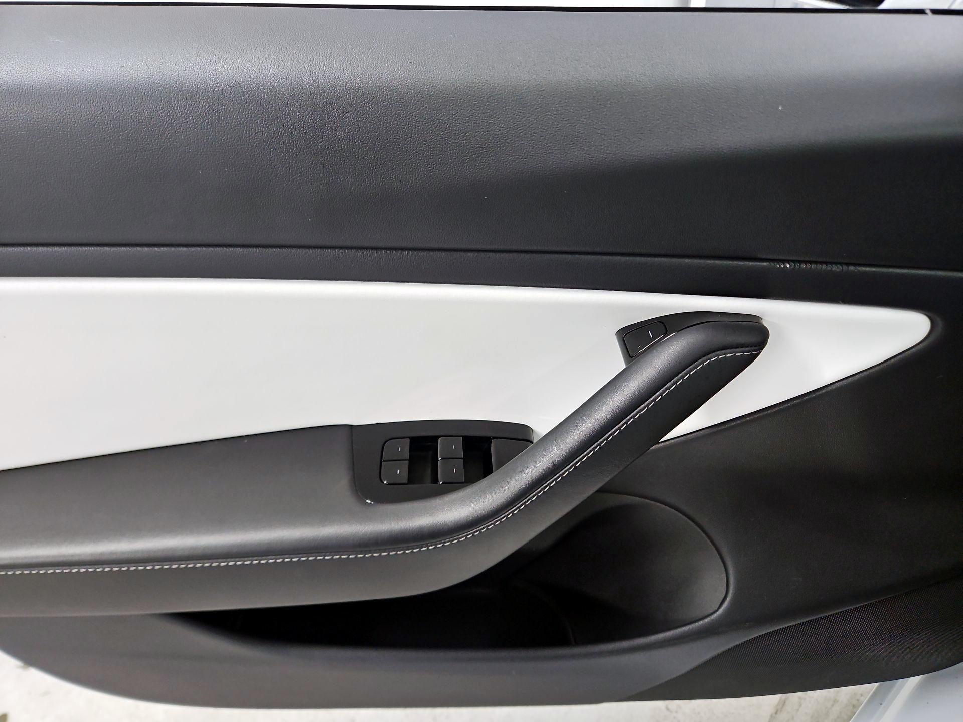 Thumbnail: 2020 Tesla Model 3 - 12