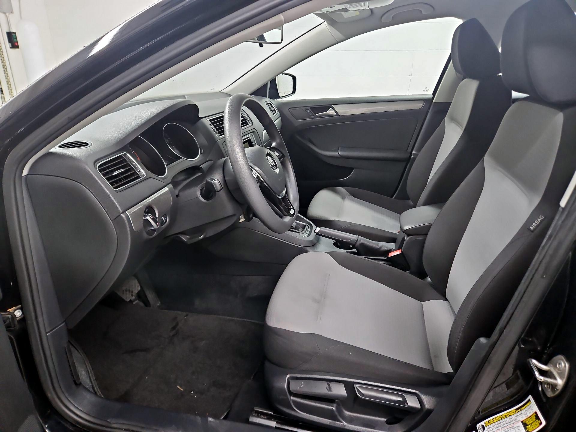 Thumbnail: 2018 Volkswagen Jetta - 11