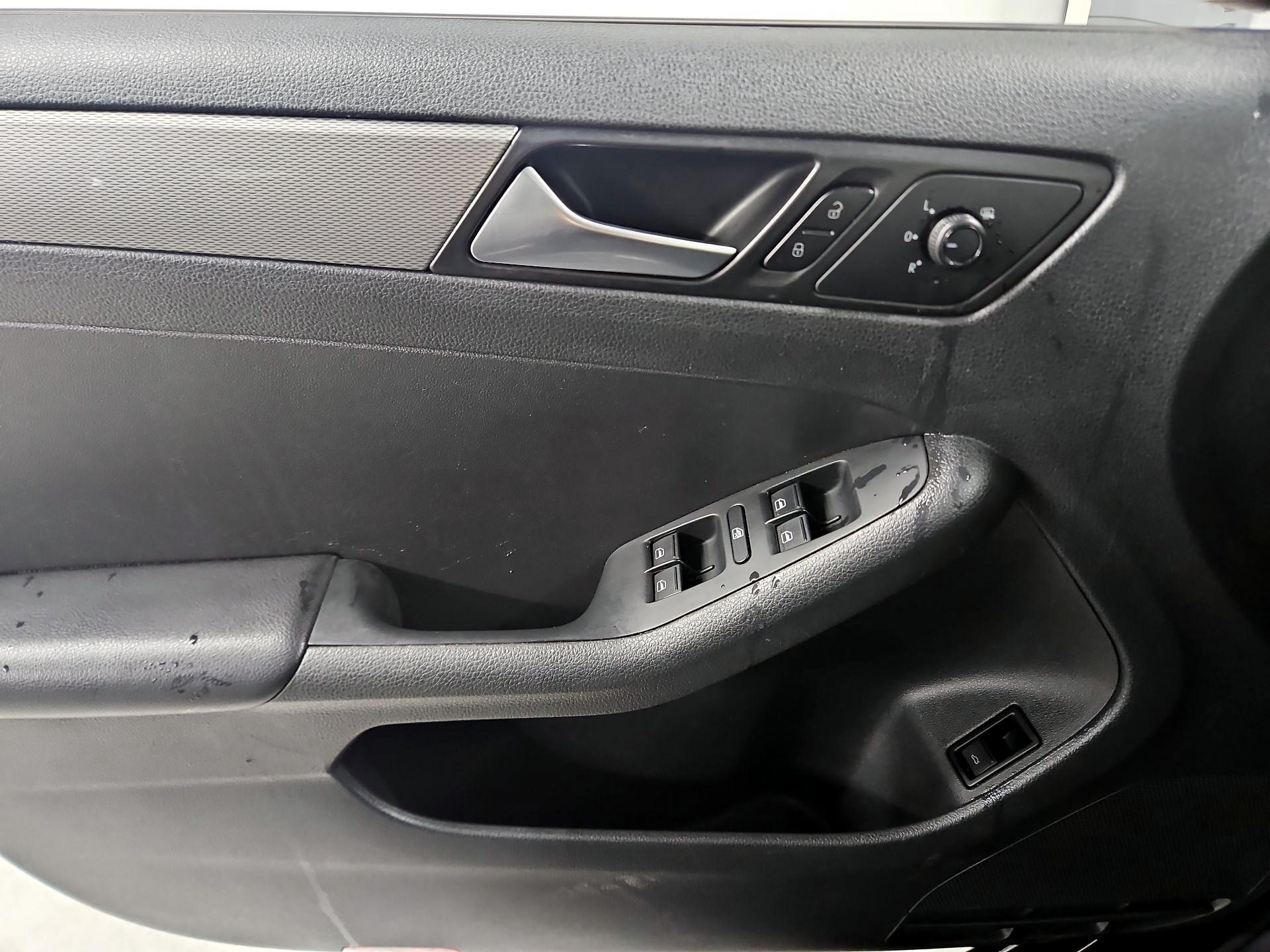 Thumbnail: 2018 Volkswagen Jetta - 12