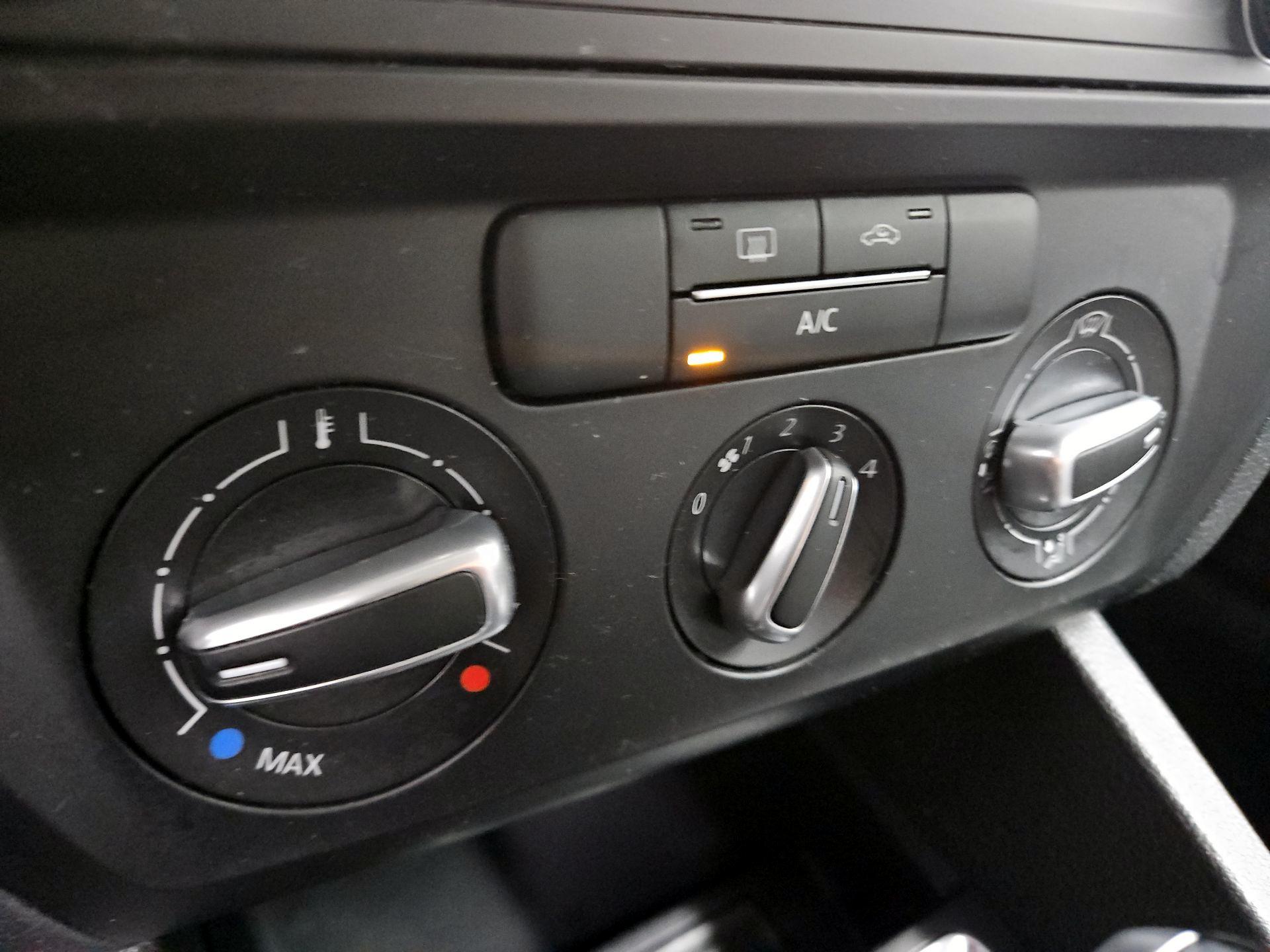 Thumbnail: 2018 Volkswagen Jetta - 16