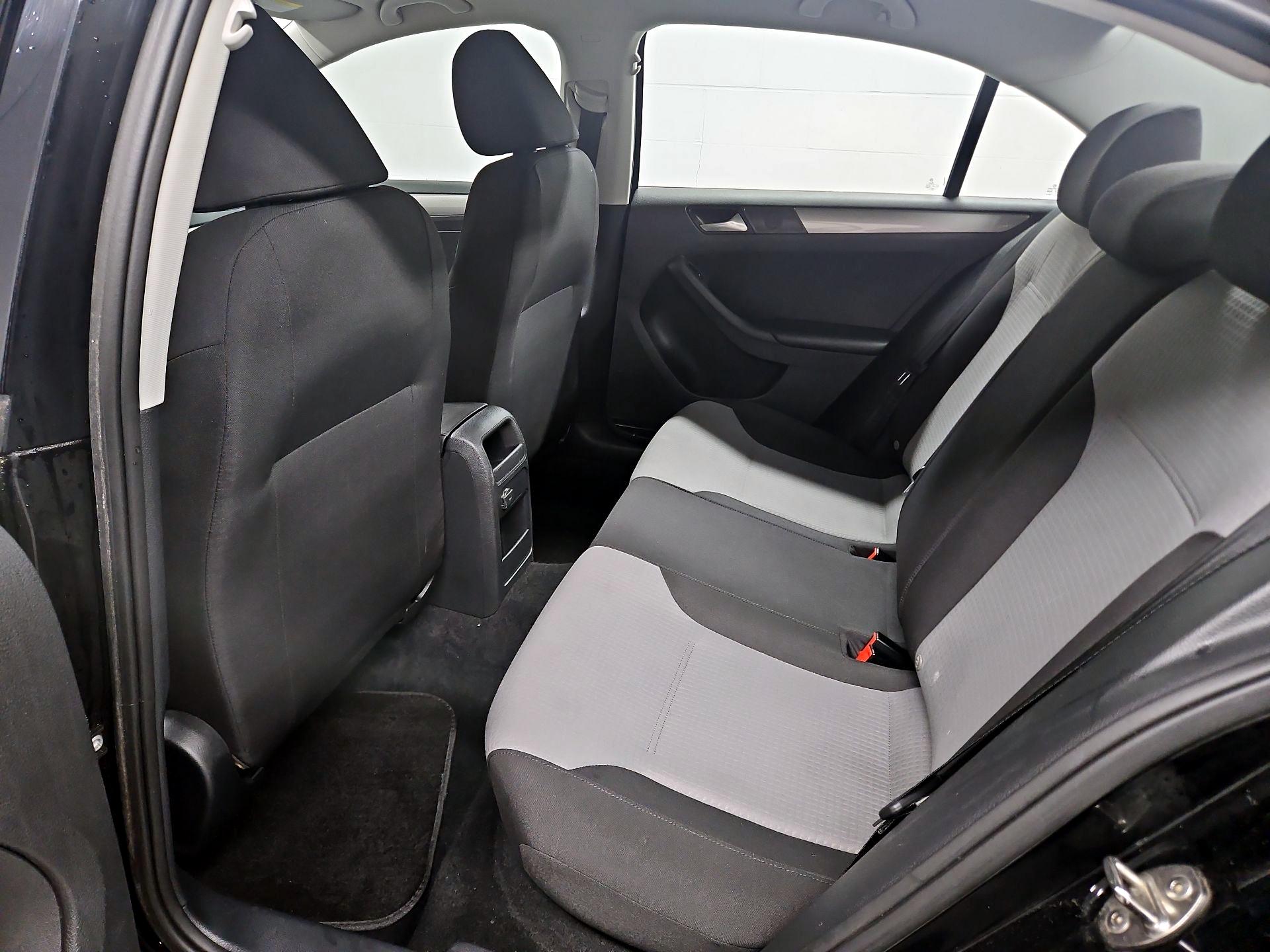 Thumbnail: 2018 Volkswagen Jetta - 19