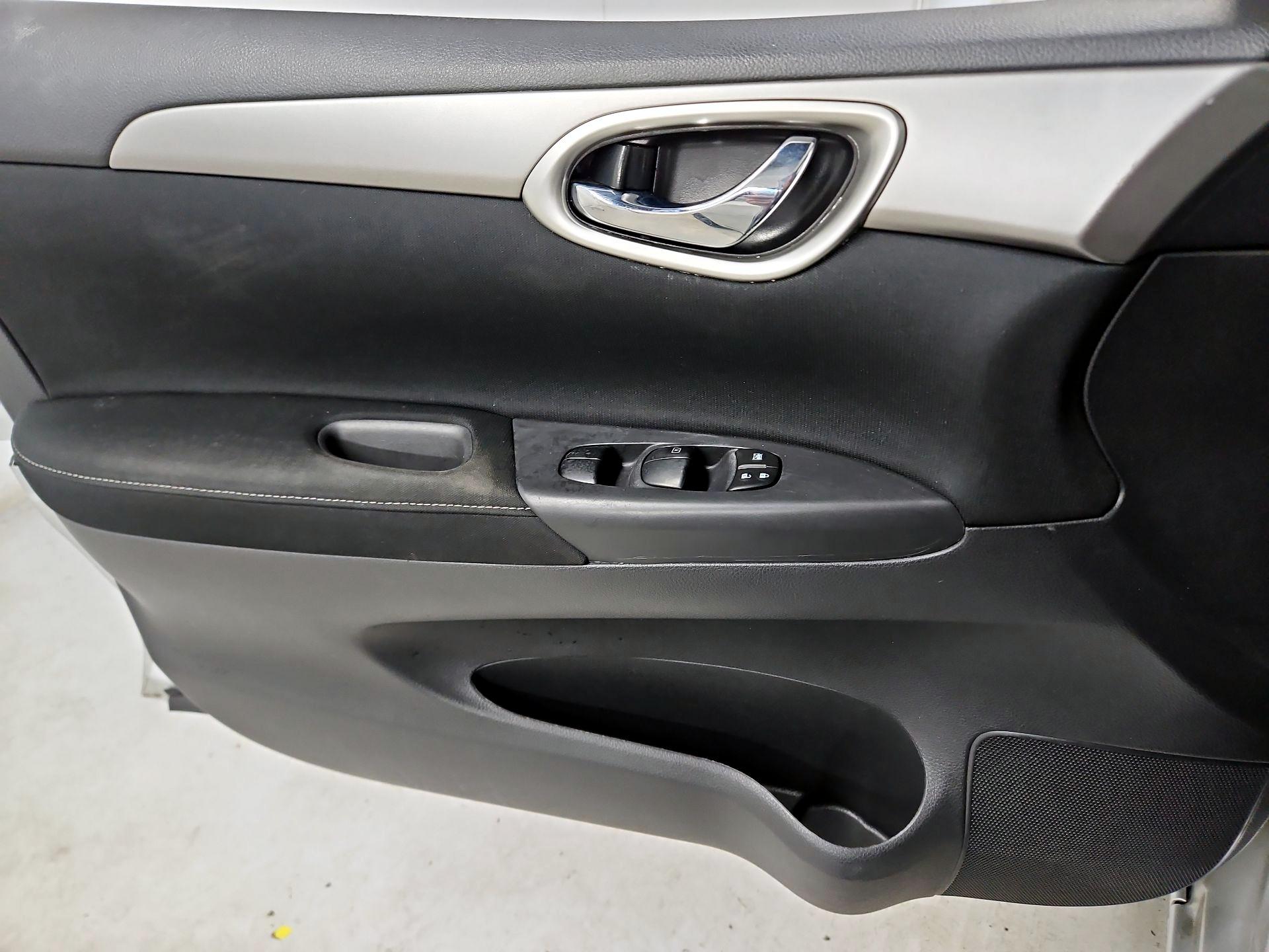 Thumbnail: 2015 Nissan Sentra - 12