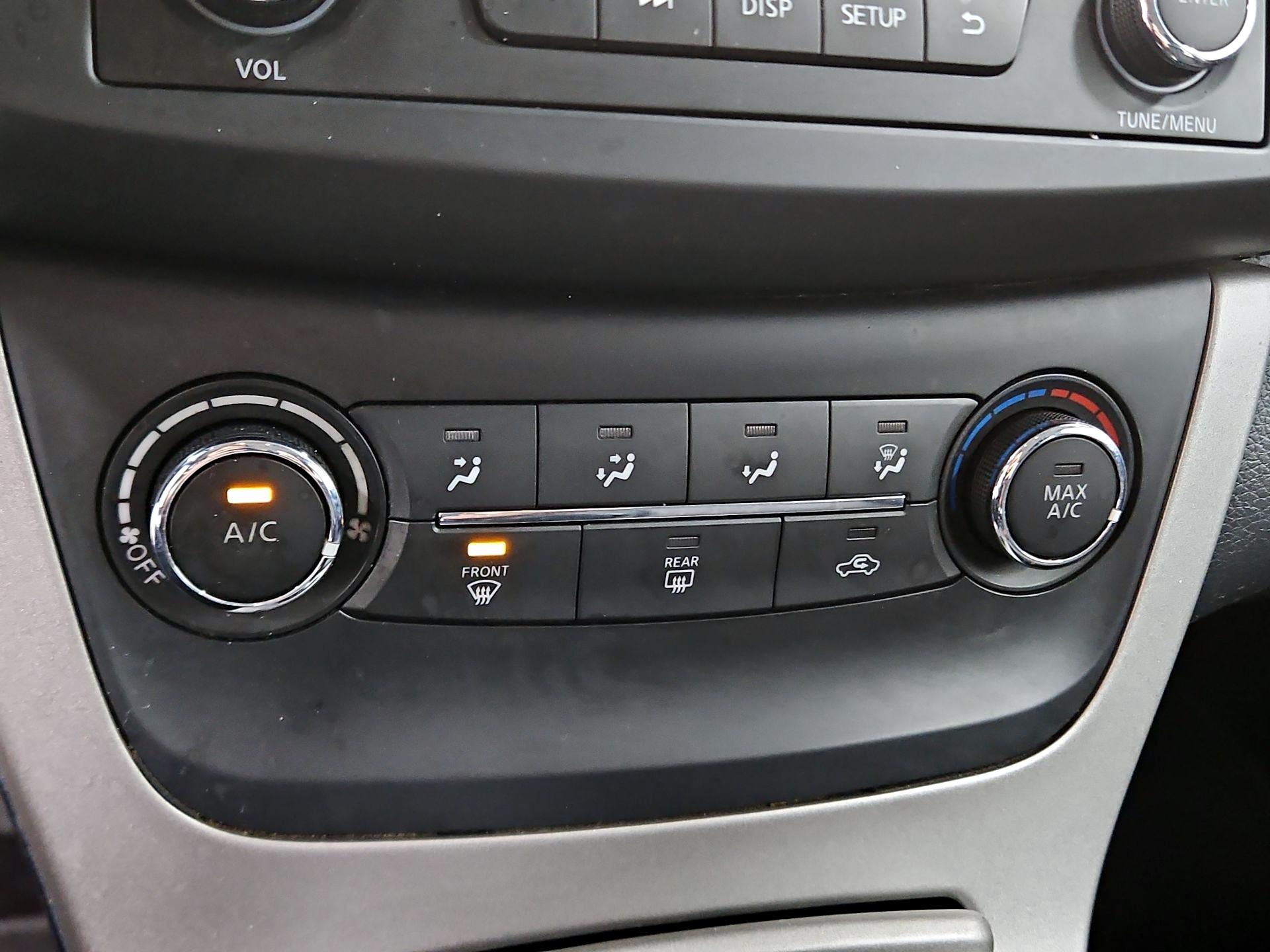 Thumbnail: 2015 Nissan Sentra - 15