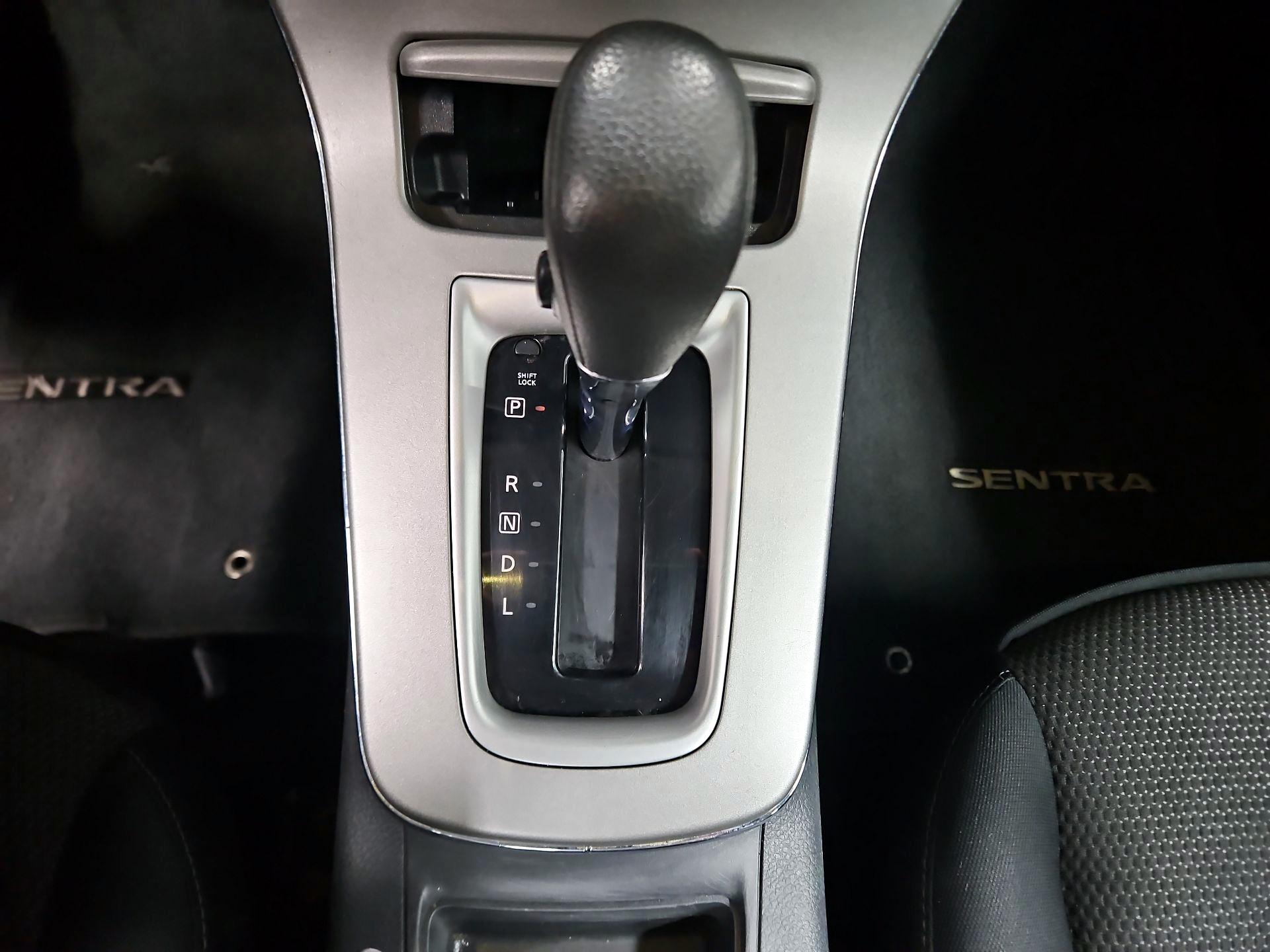 Thumbnail: 2015 Nissan Sentra - 16