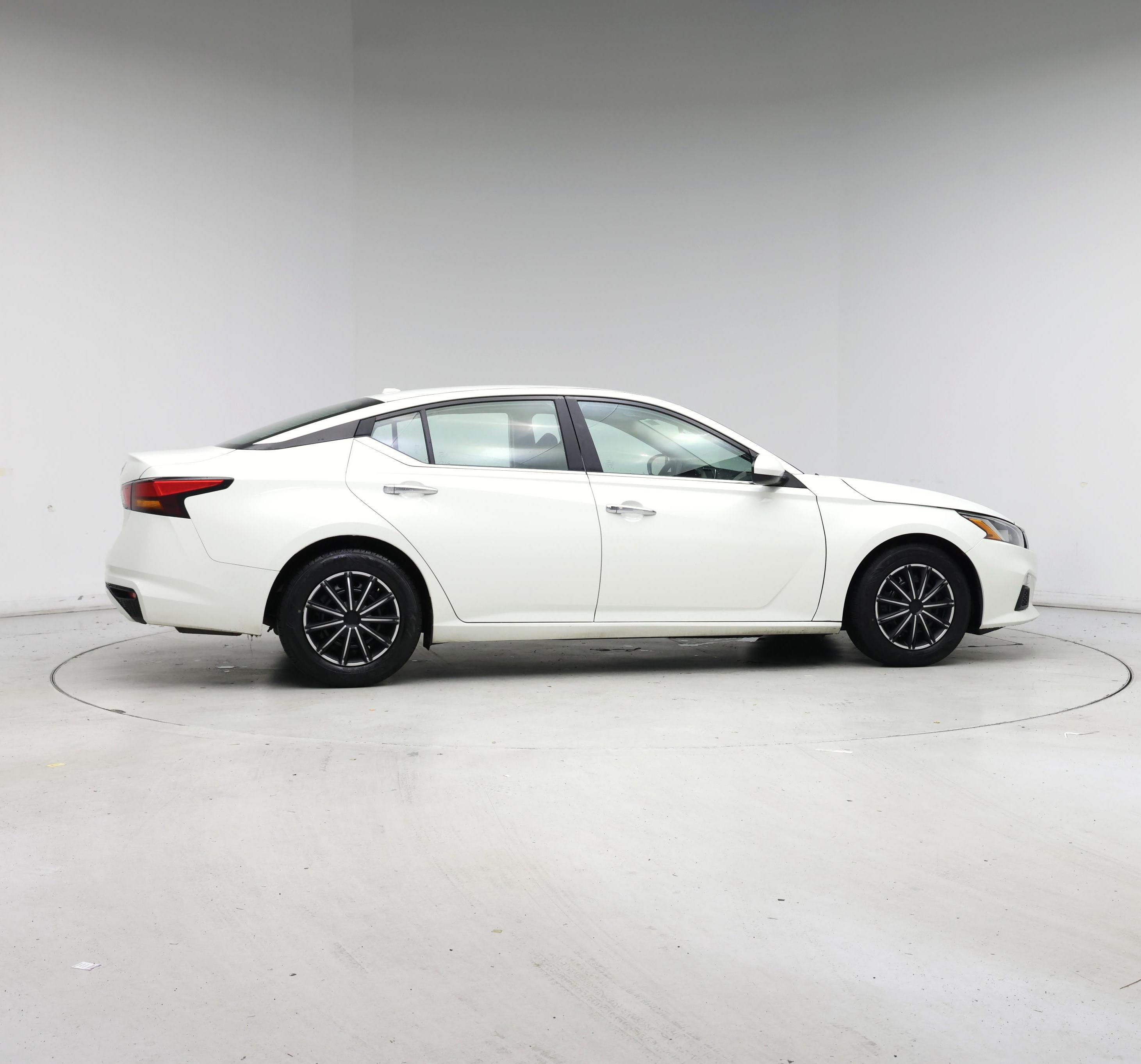 Thumbnail: 2020 Nissan Altima - 7