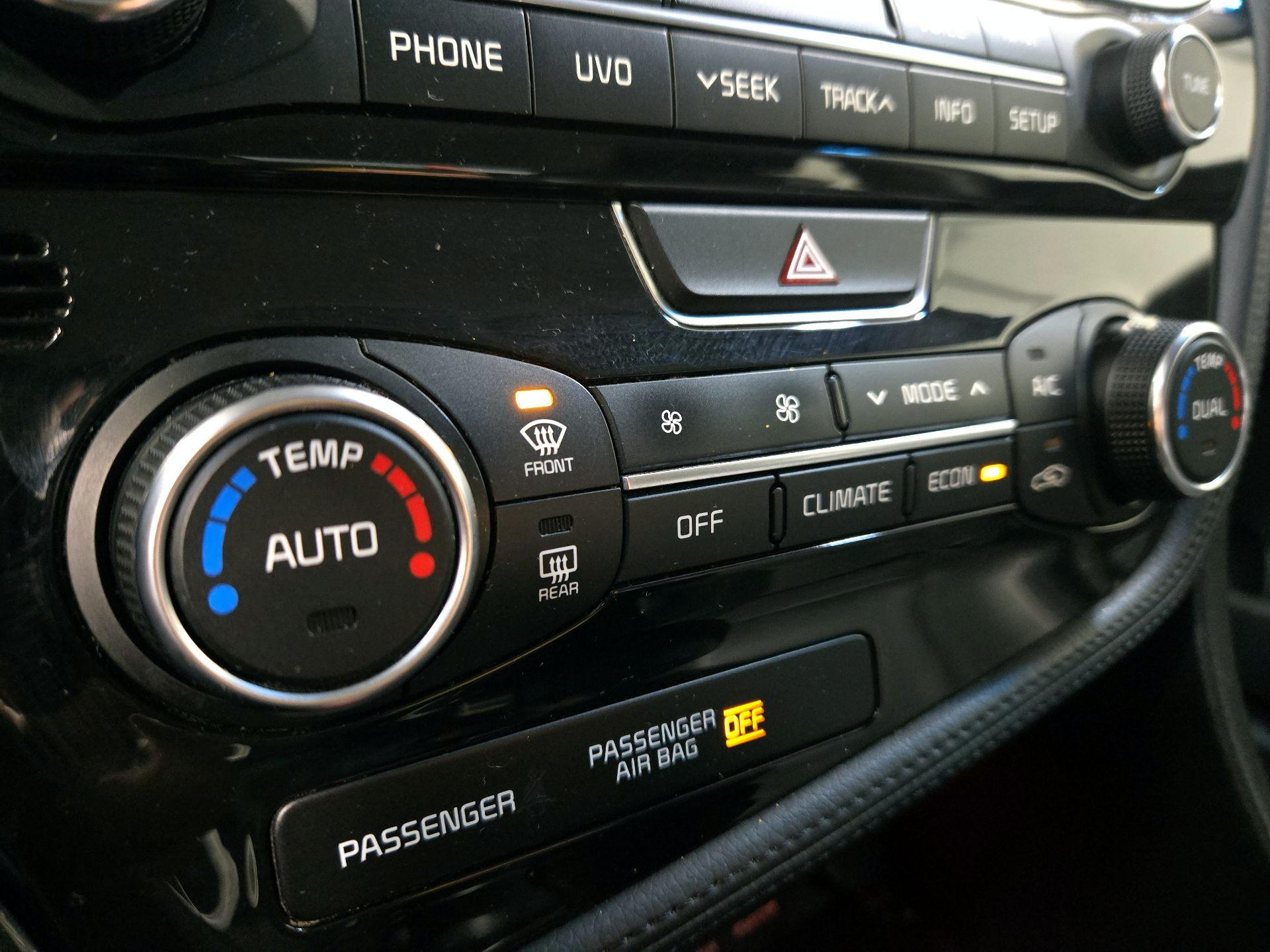 Thumbnail: 2015 Kia Optima - 17