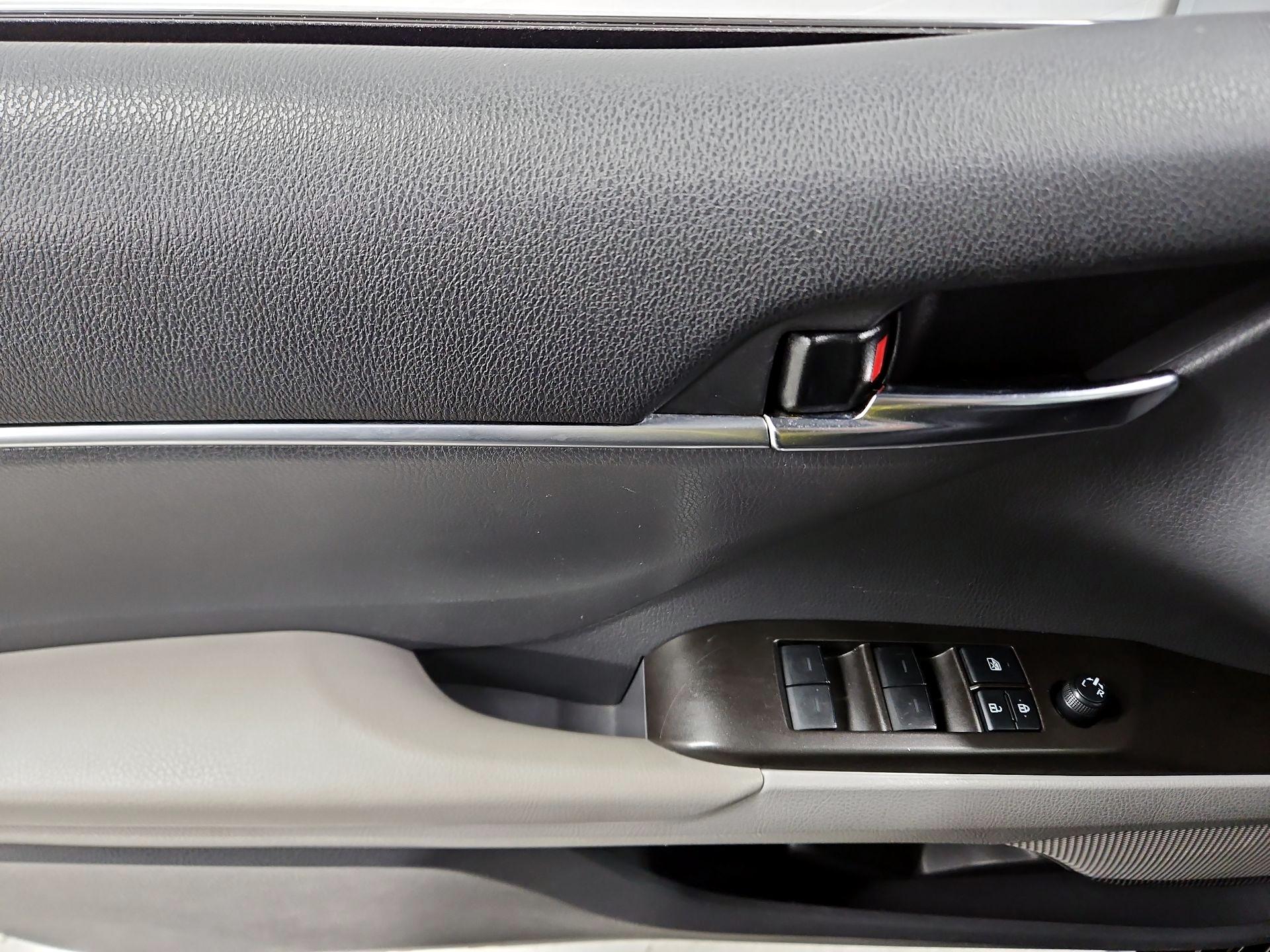 Thumbnail: 2021 Toyota Camry - 12