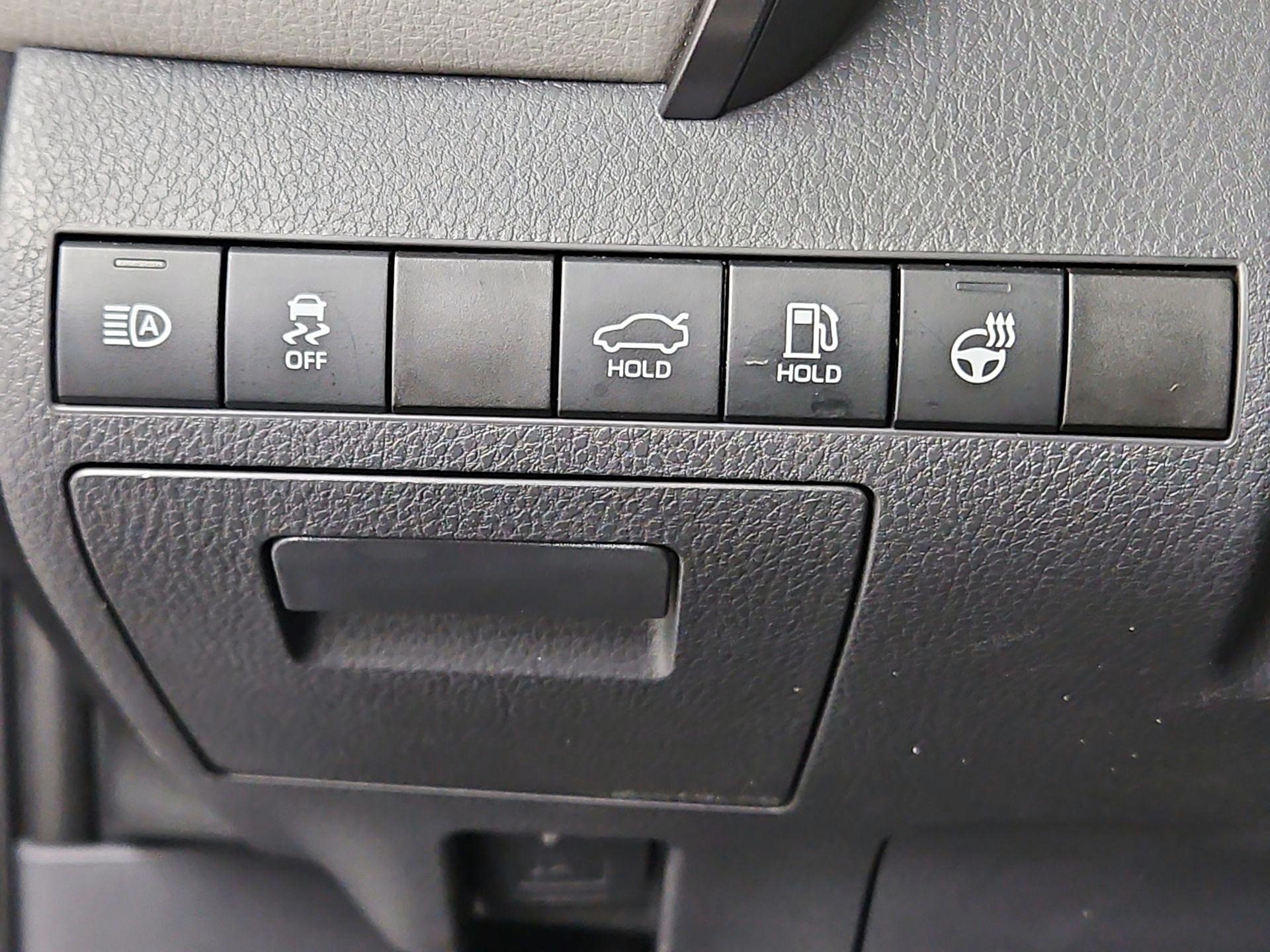 Thumbnail: 2021 Toyota Camry - 13