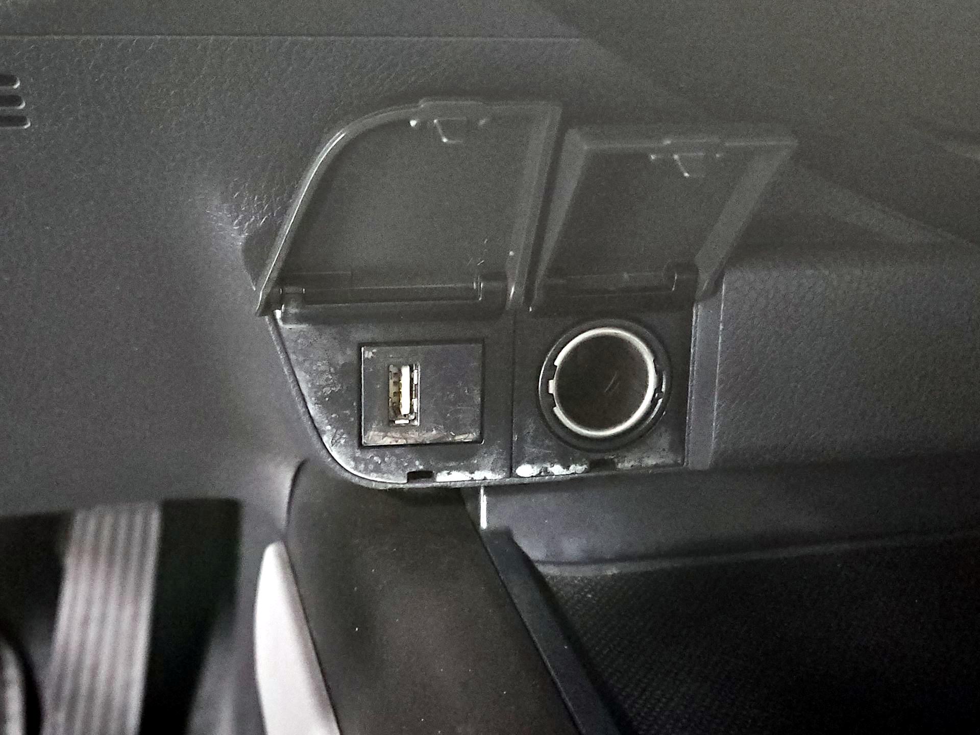 Thumbnail: 2021 Toyota Camry - 18