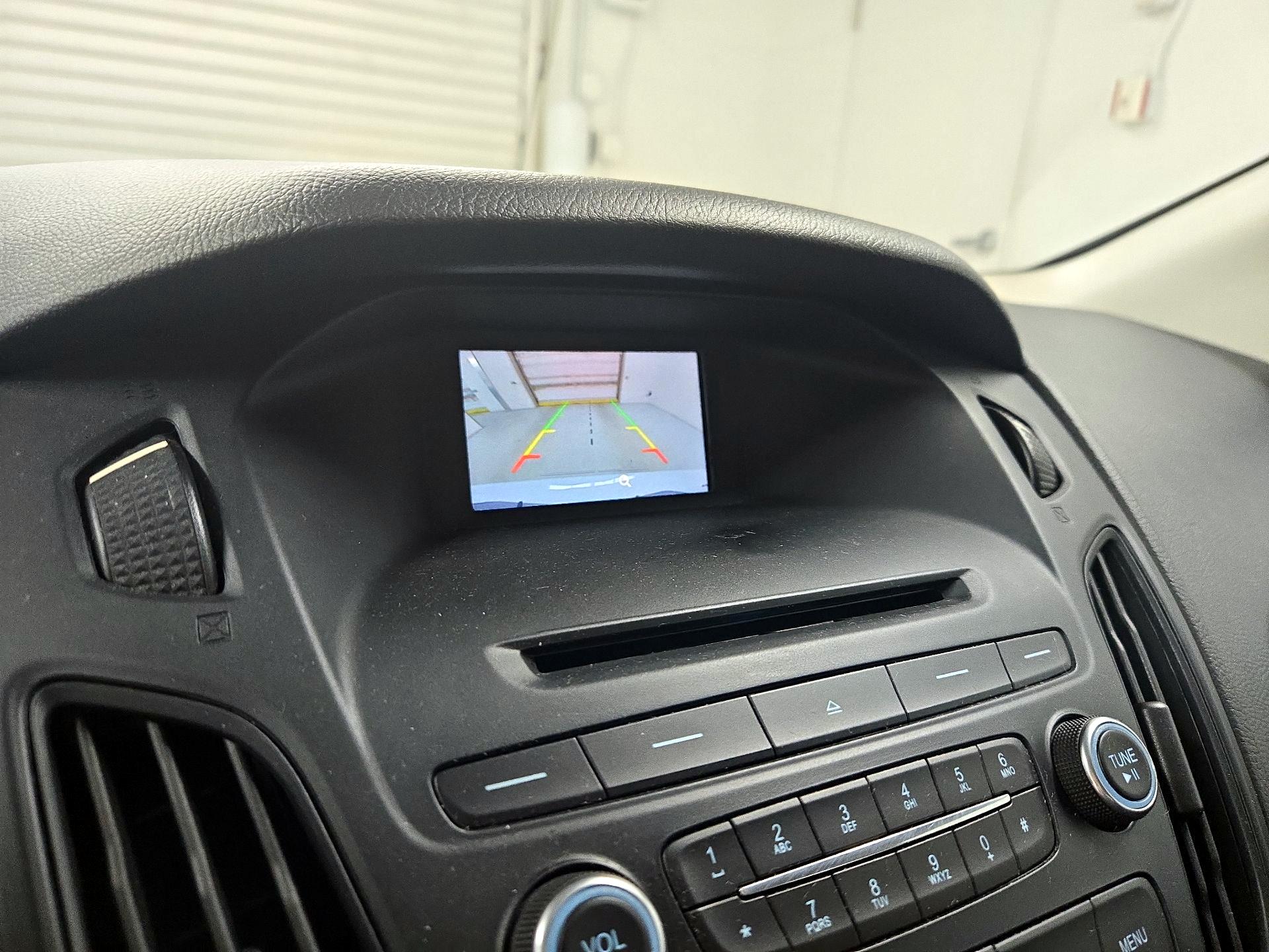 Thumbnail: 2015 Ford Focus - 14